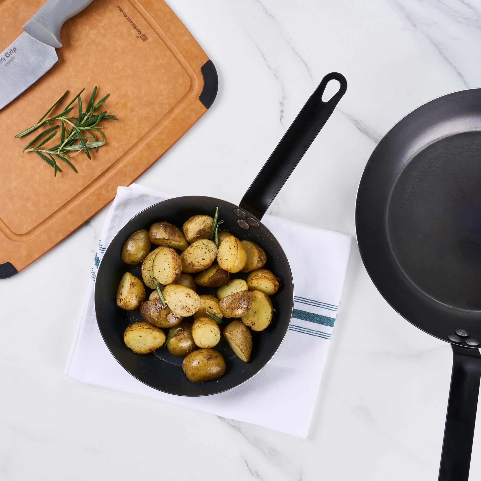 Met Lux Black Carbon Steel 9" Fry Pan - 6 count box