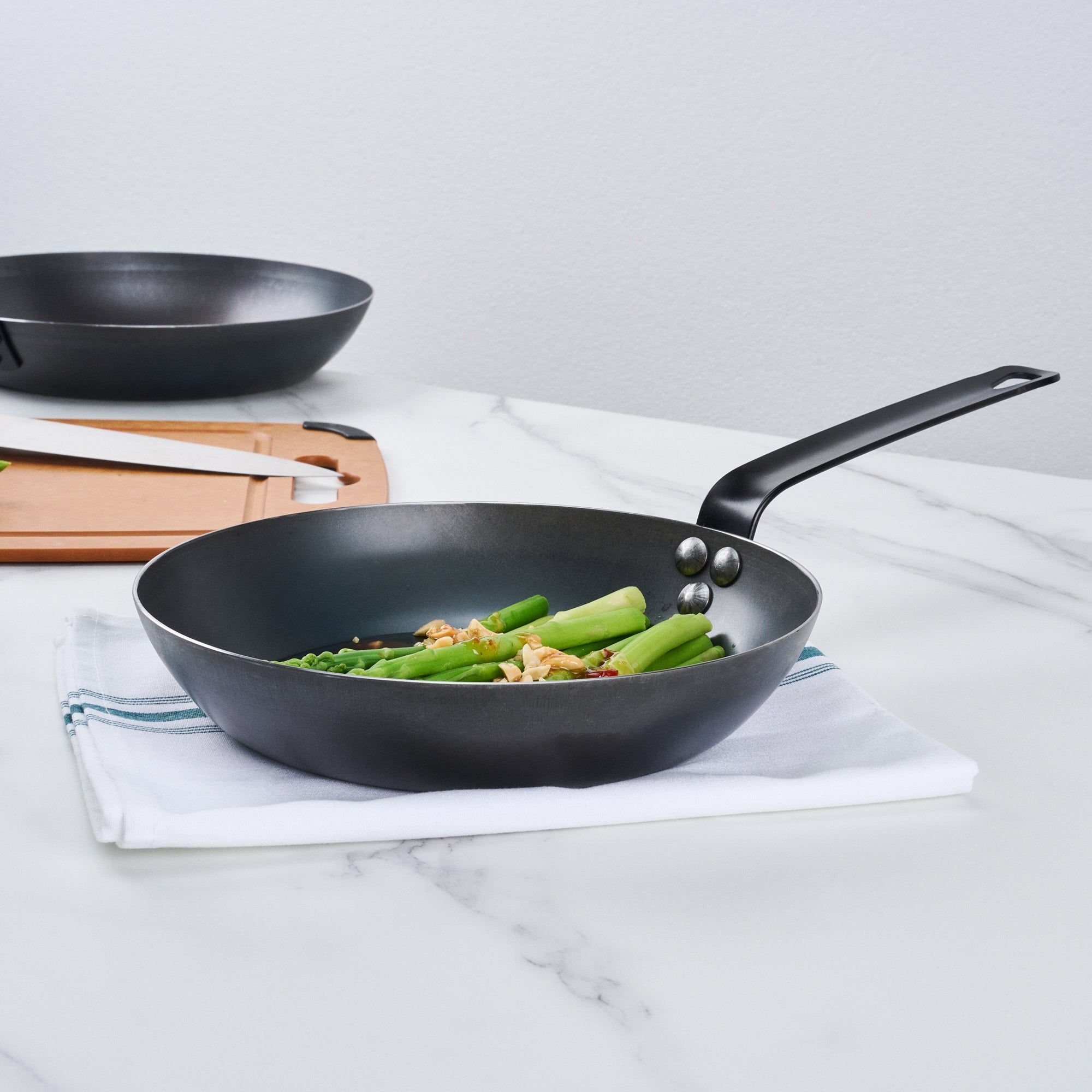 Met Lux Black Carbon Steel 9 1/2" Fry Pan -1 count box