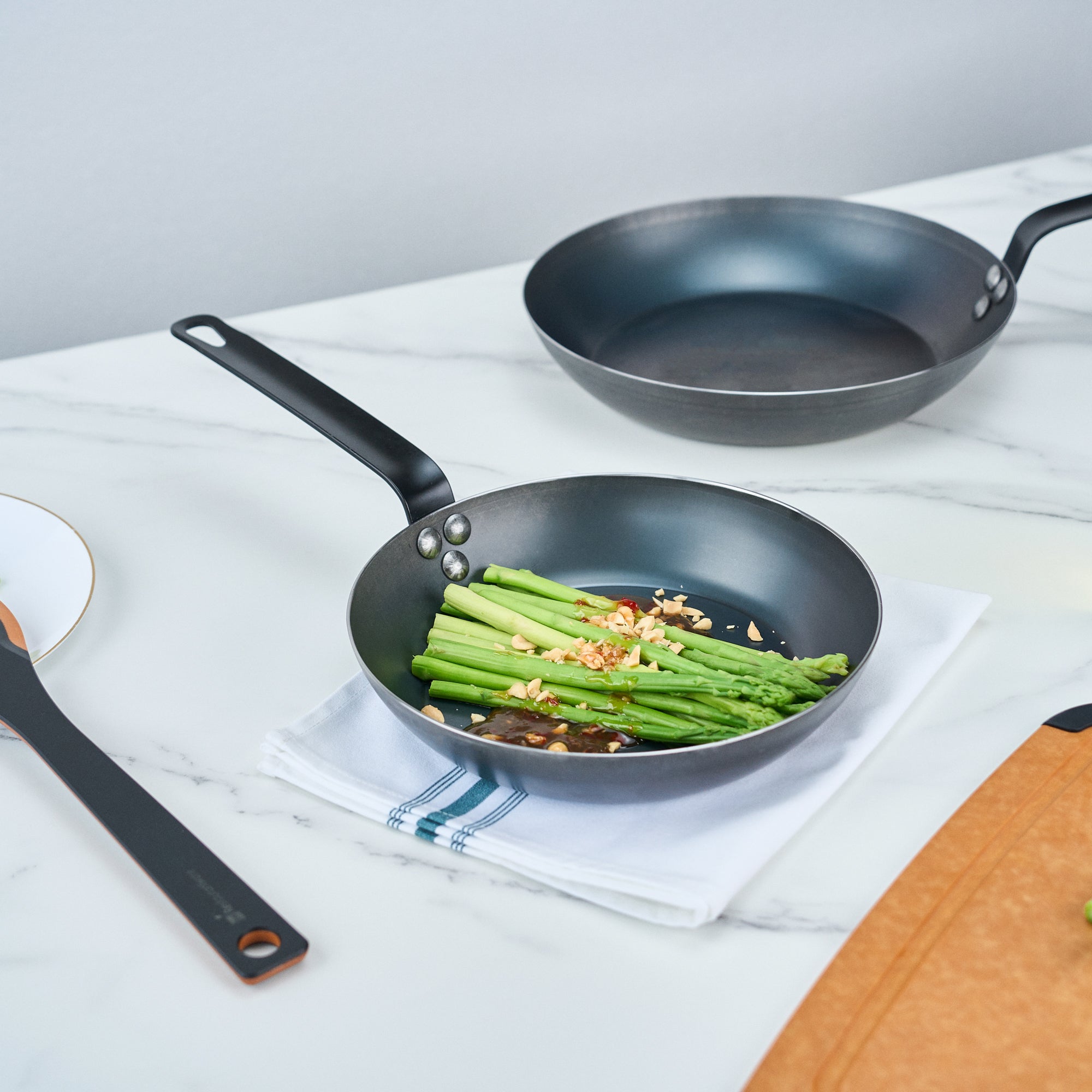 Met Lux Black Carbon Steel 9 1/2" Fry Pan -1 count box