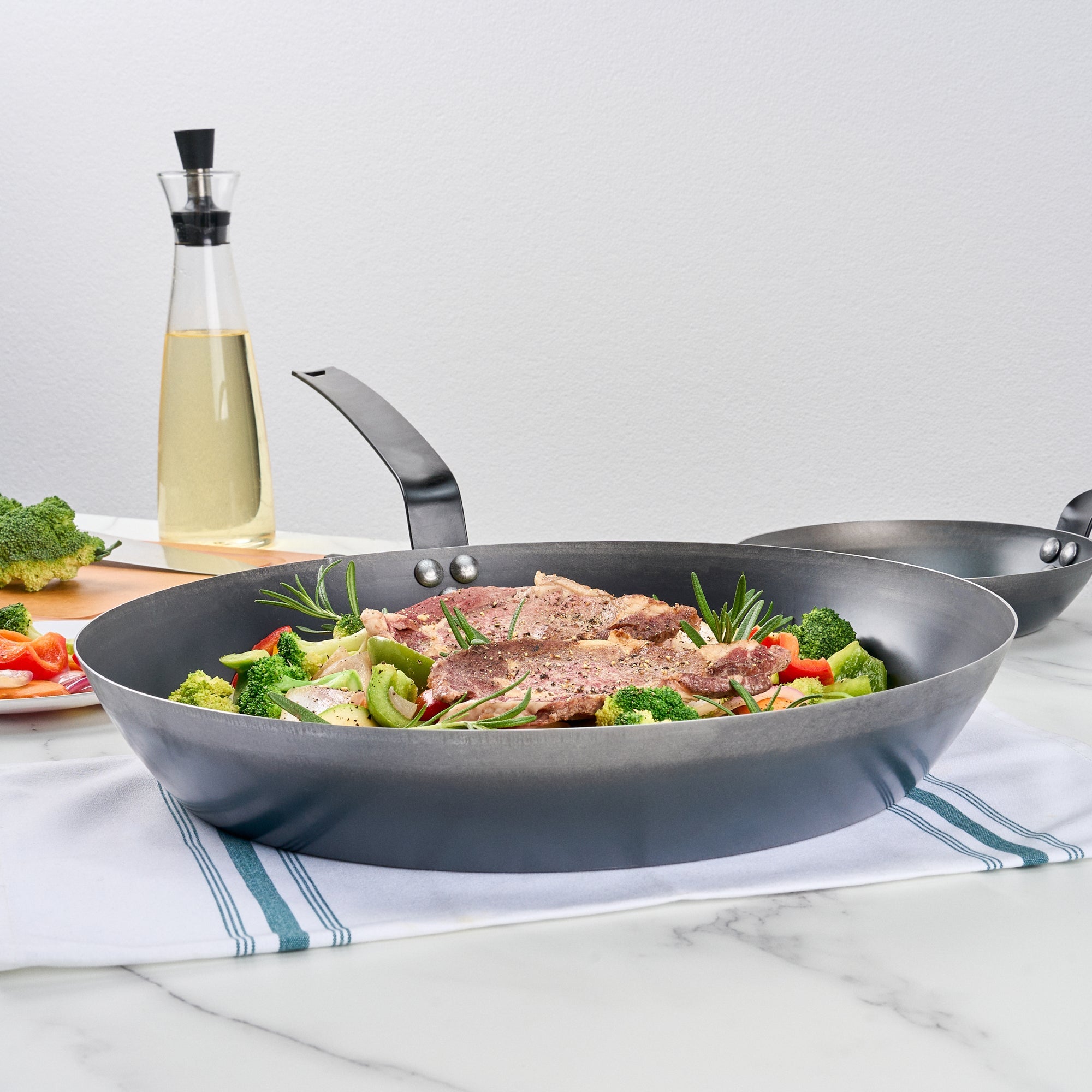 Met Lux Black Carbon Steel 16" Fry Pan - 1 count box