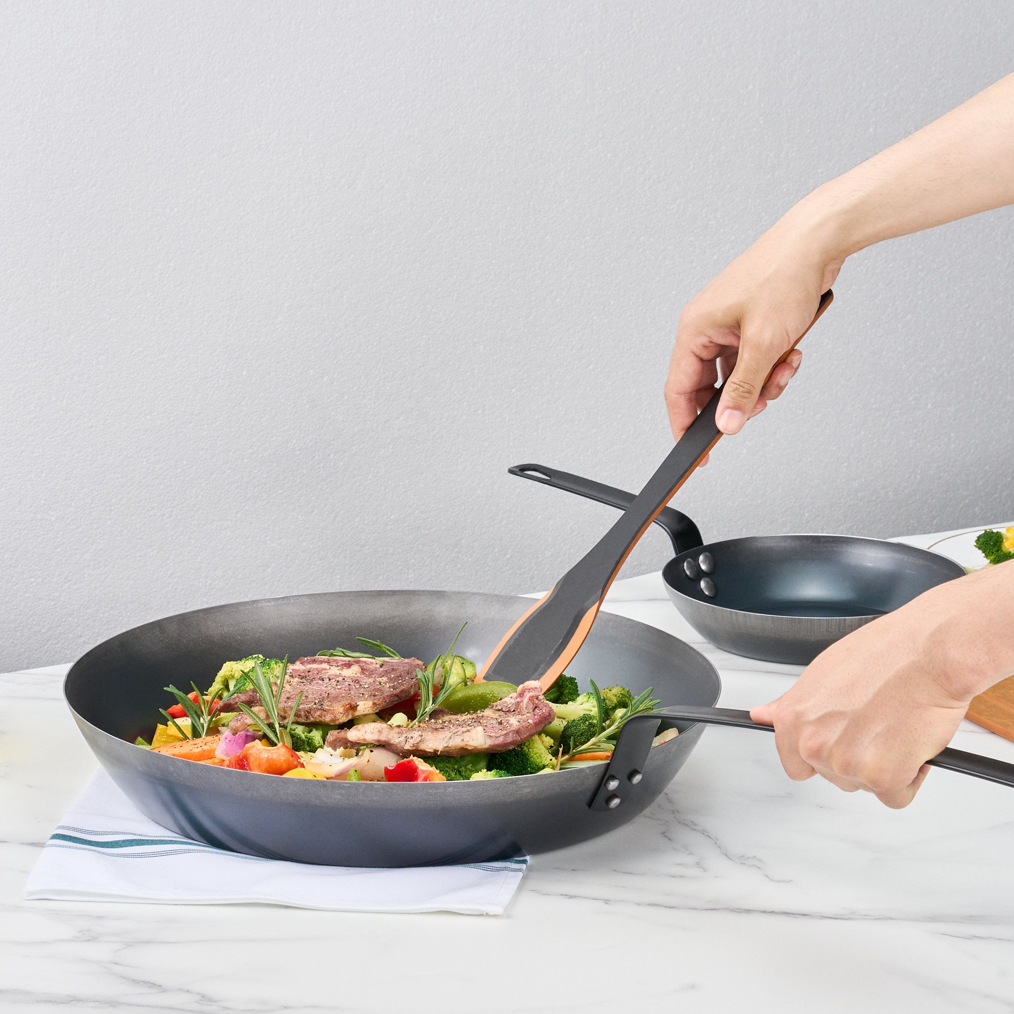 Met Lux Black Carbon Steel 16" Fry Pan - 6 count box