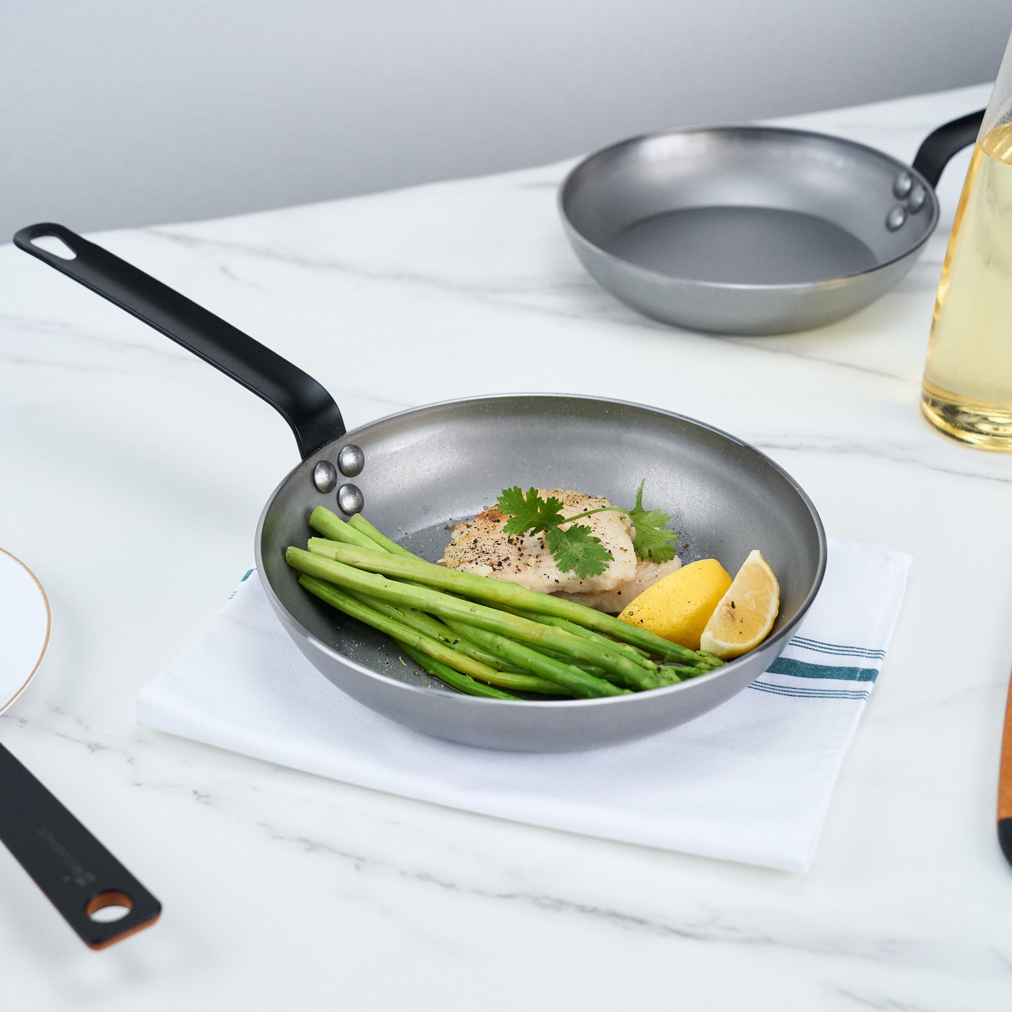 Met Lux Carbon Steel 9 1/2" Fry Pan - 6 count box
