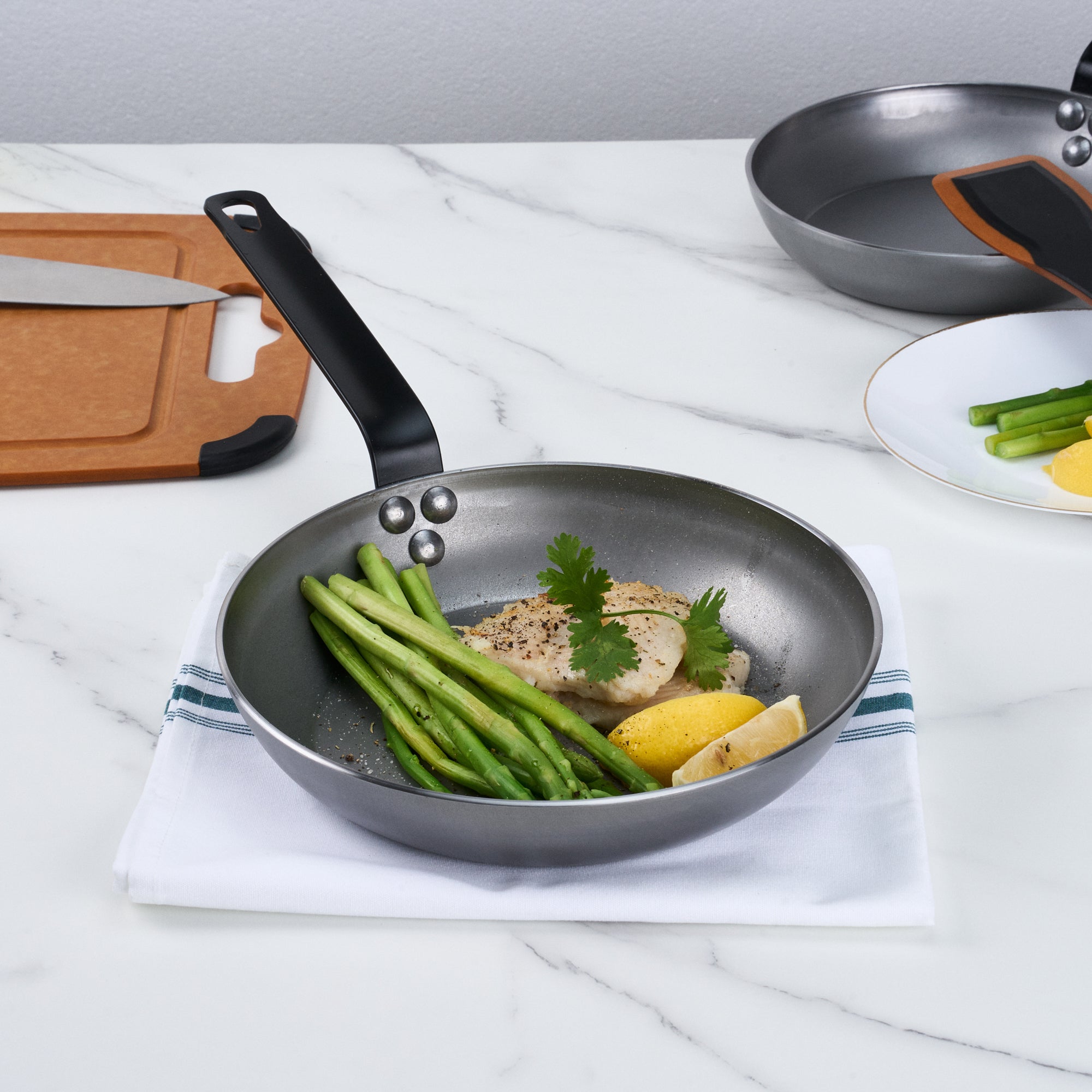 Met Lux Carbon Steel 9 1/2" Fry Pan - 6 count box