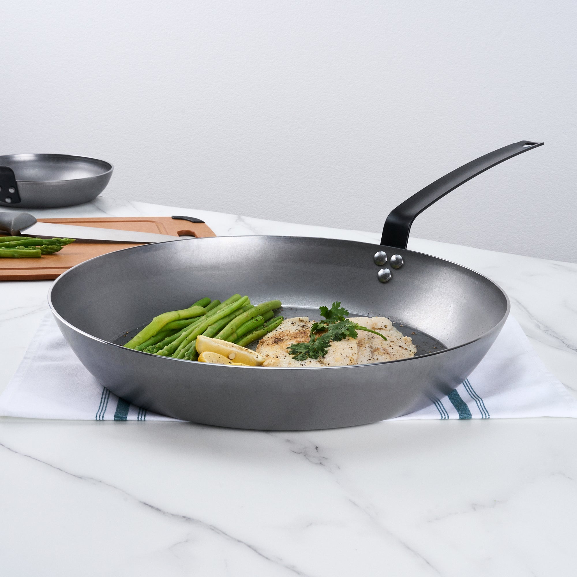 Met Lux Carbon Steel 16" Fry Pan - 1 count box