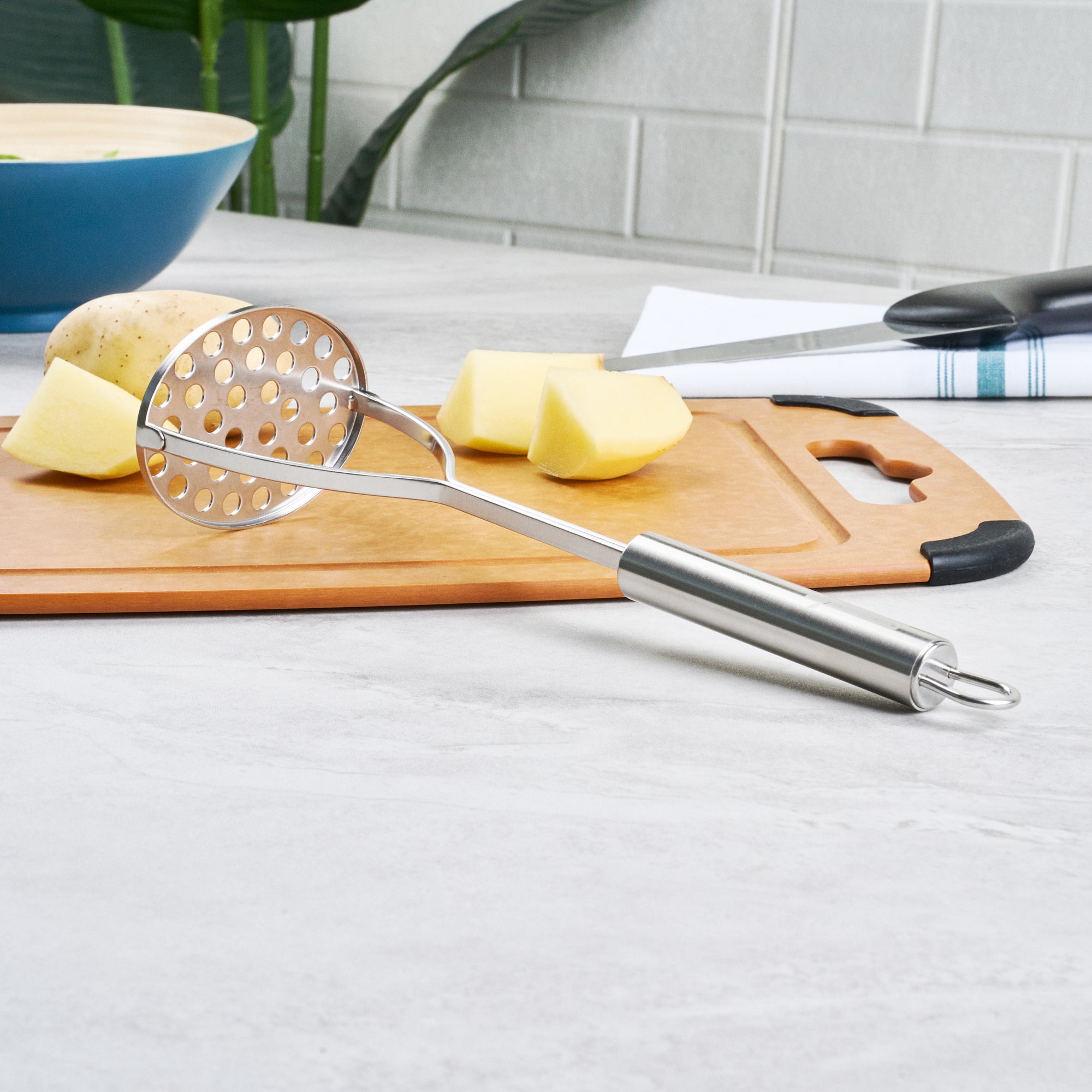 German Standard Stainless Steel Round-Faced Potato / Bean Masher - 11'' - 1 count box