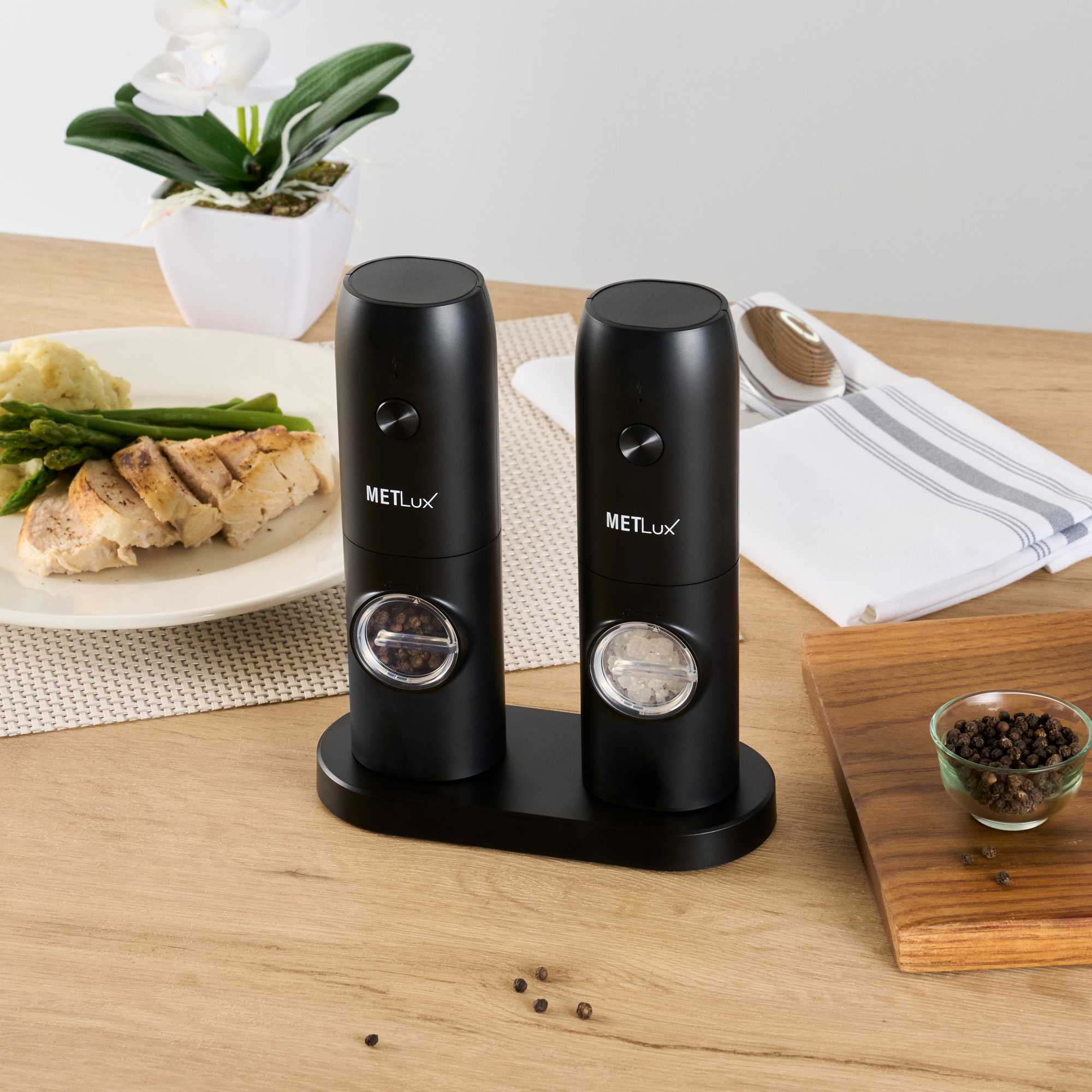 Met Lux Black Electric Salt and Pepper Grinder Set - with Charging Base and LED Light - 6 1/2'' x 2 3/4'' x 7 3/4'' - 1 count box