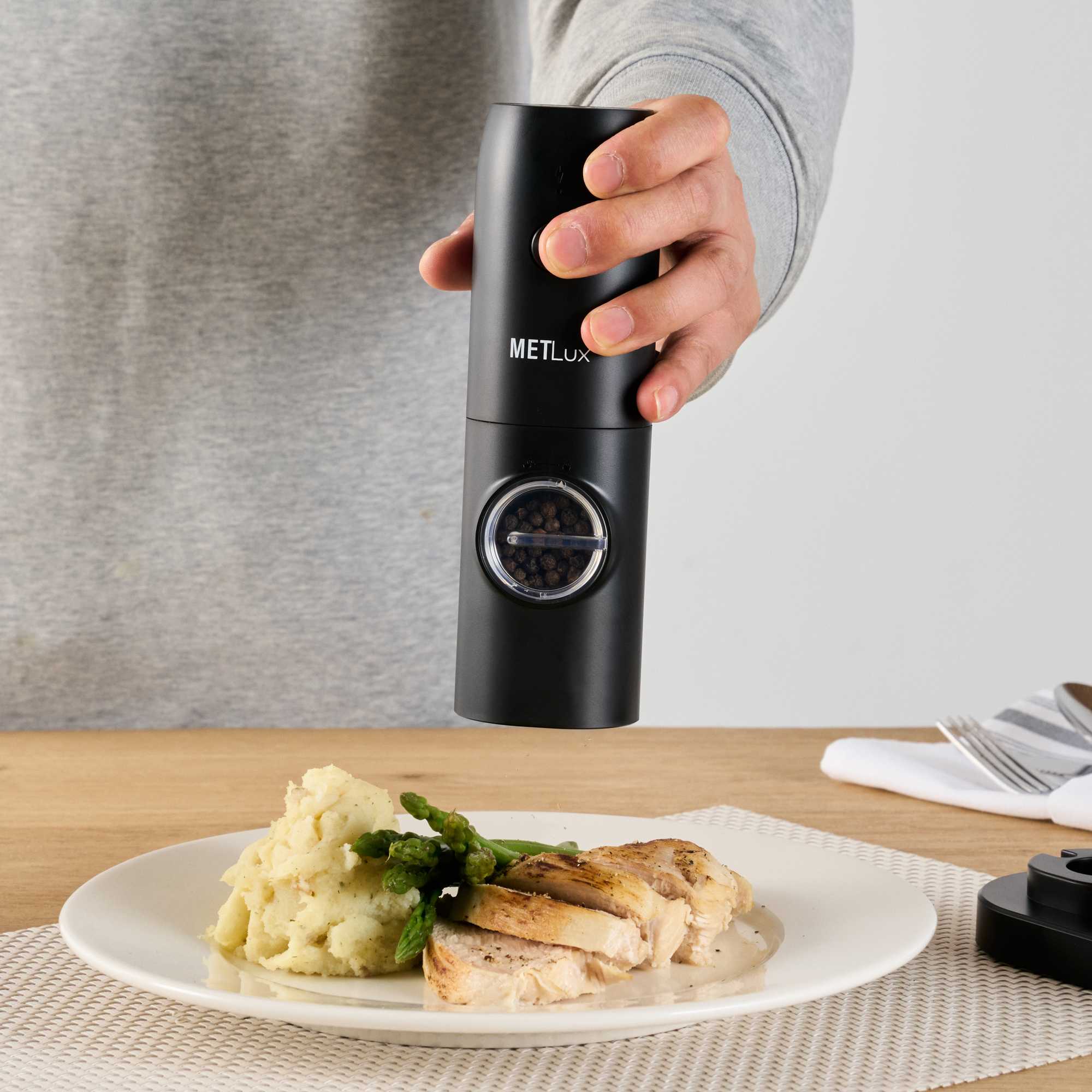 Met Lux Black Electric Salt and Pepper Grinder Set - with Charging Base and LED Light - 6 1/2'' x 2 3/4'' x 7 3/4'' - 1 count box