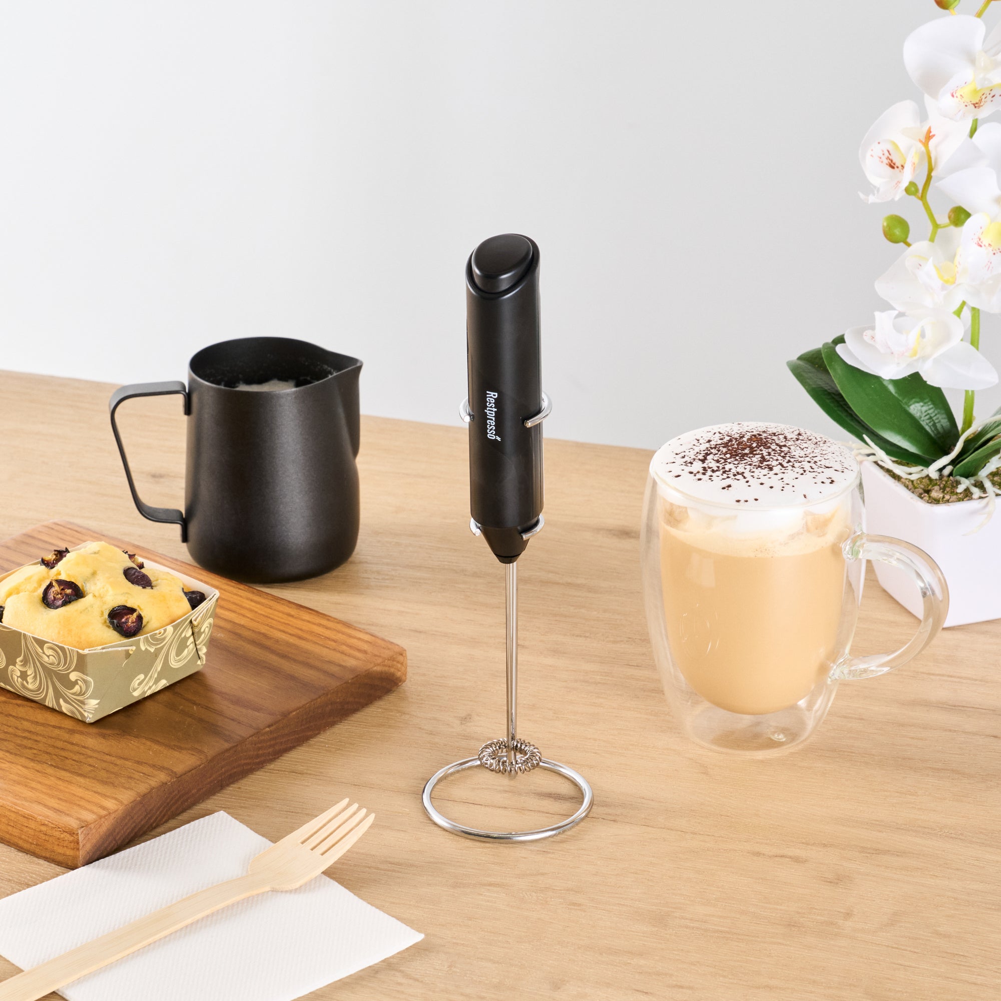 Restpresso Black Electric Handheld Milk Frother - Battery-Operated, with Stand - 1'' x 1 1/2'' x 8 1/2'' - 1 count box