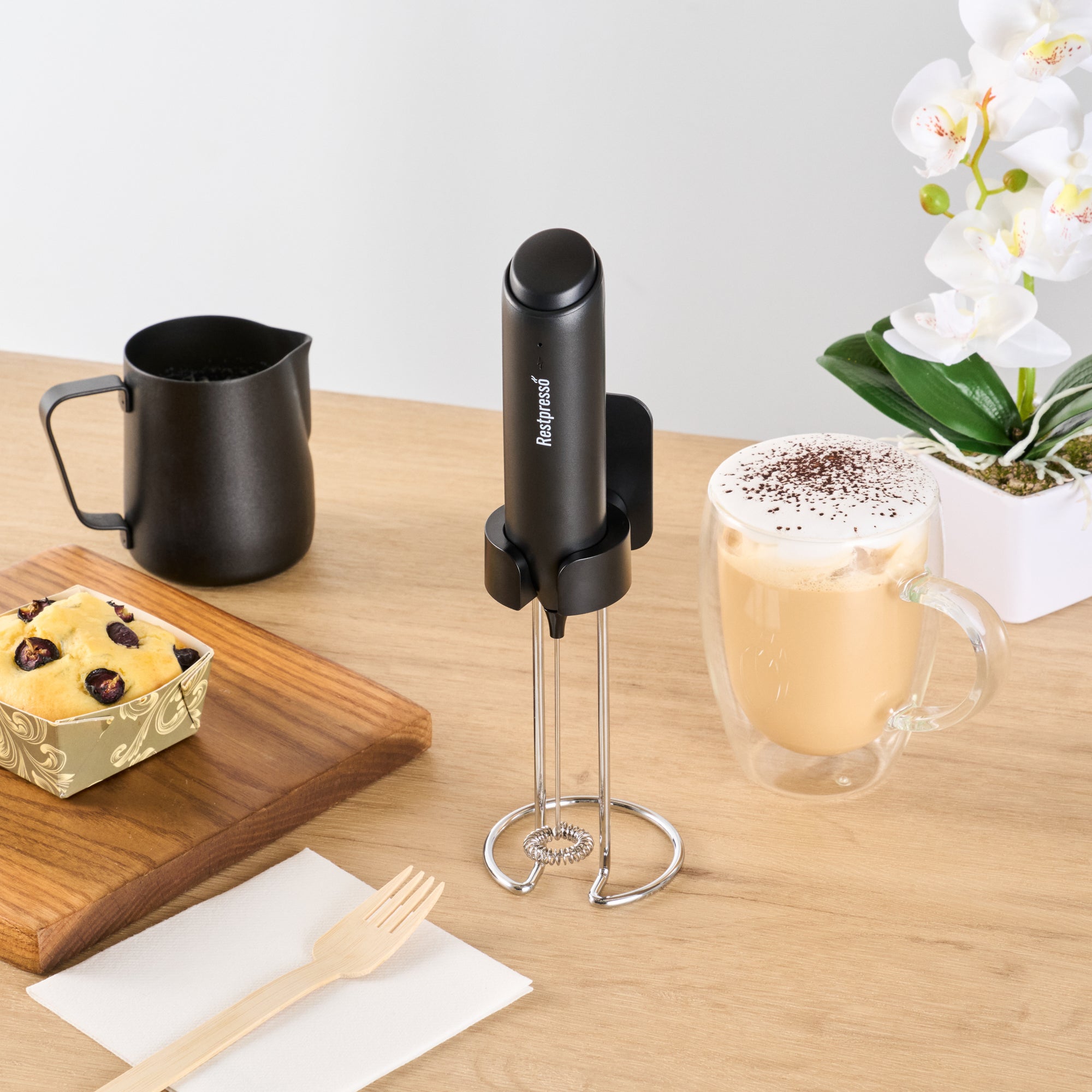 Restpresso Black Electric Handheld Milk Frother - with Charging Stand - 1 1/4'' x 1 1/4'' x 9'' - 1 count box