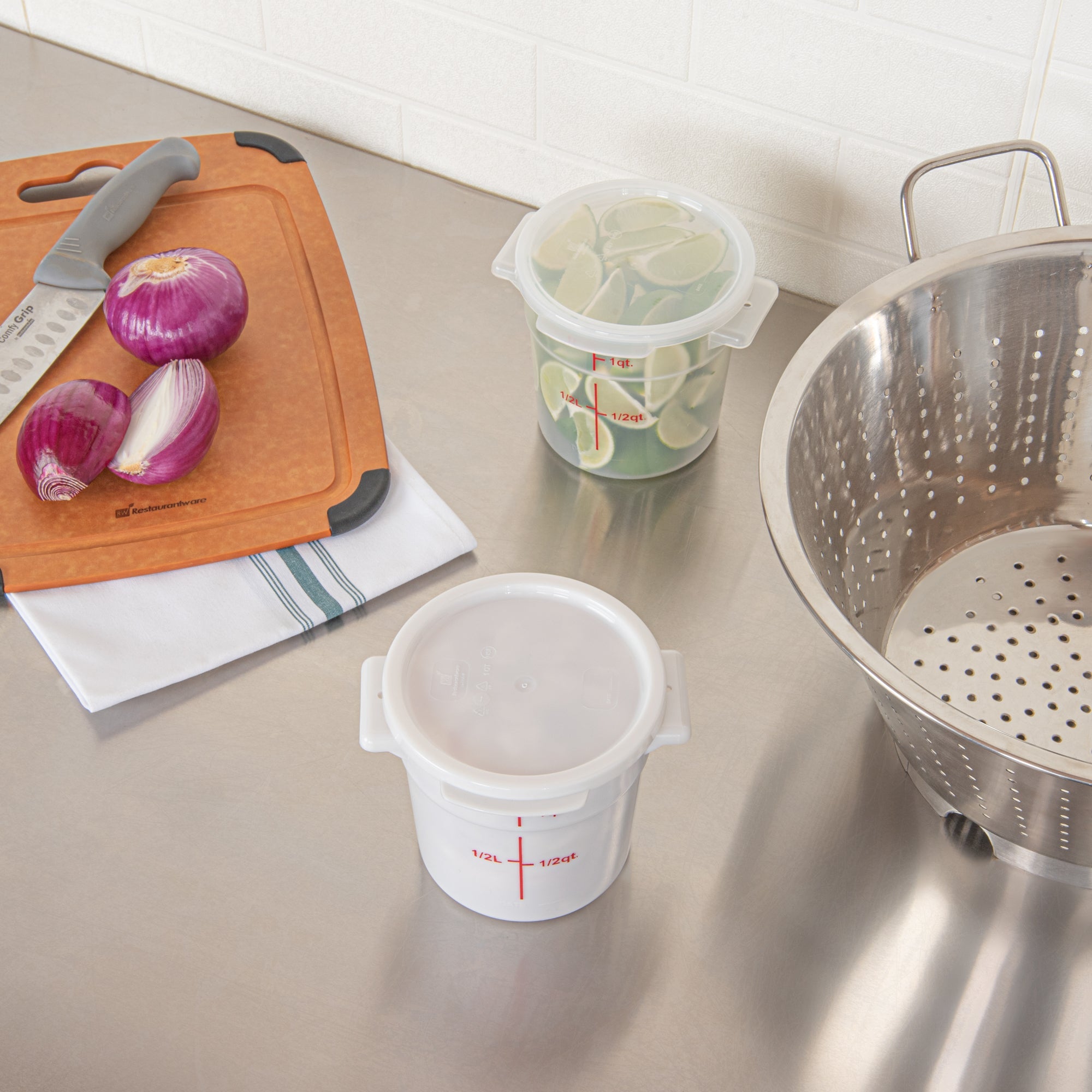 Met Lux Round White Plastic Food Storage Container Lid - Fits 1 qt - 1 count box