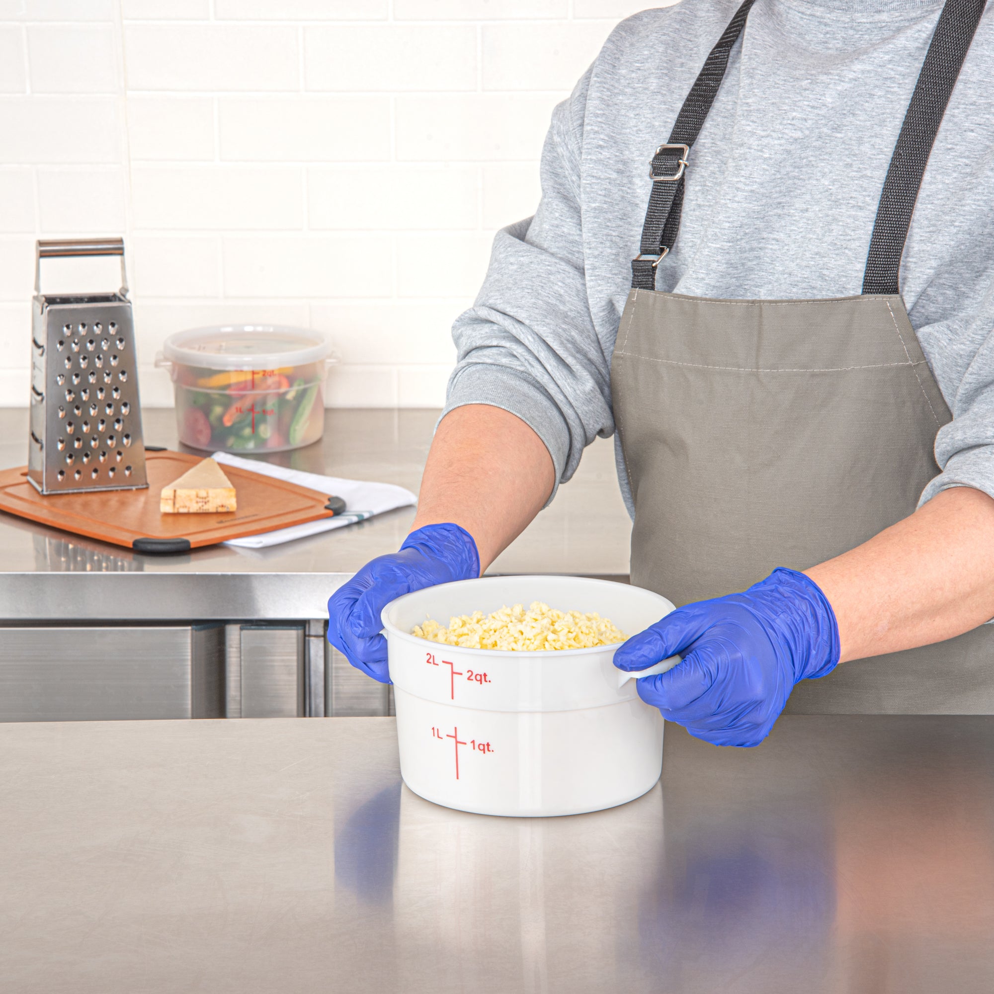 Met Lux 2 qt Round White Plastic Food Storage Container - with Red Volume Markers - 7 1/4" x 7 1/4" x 4 1/4" - 10 count box