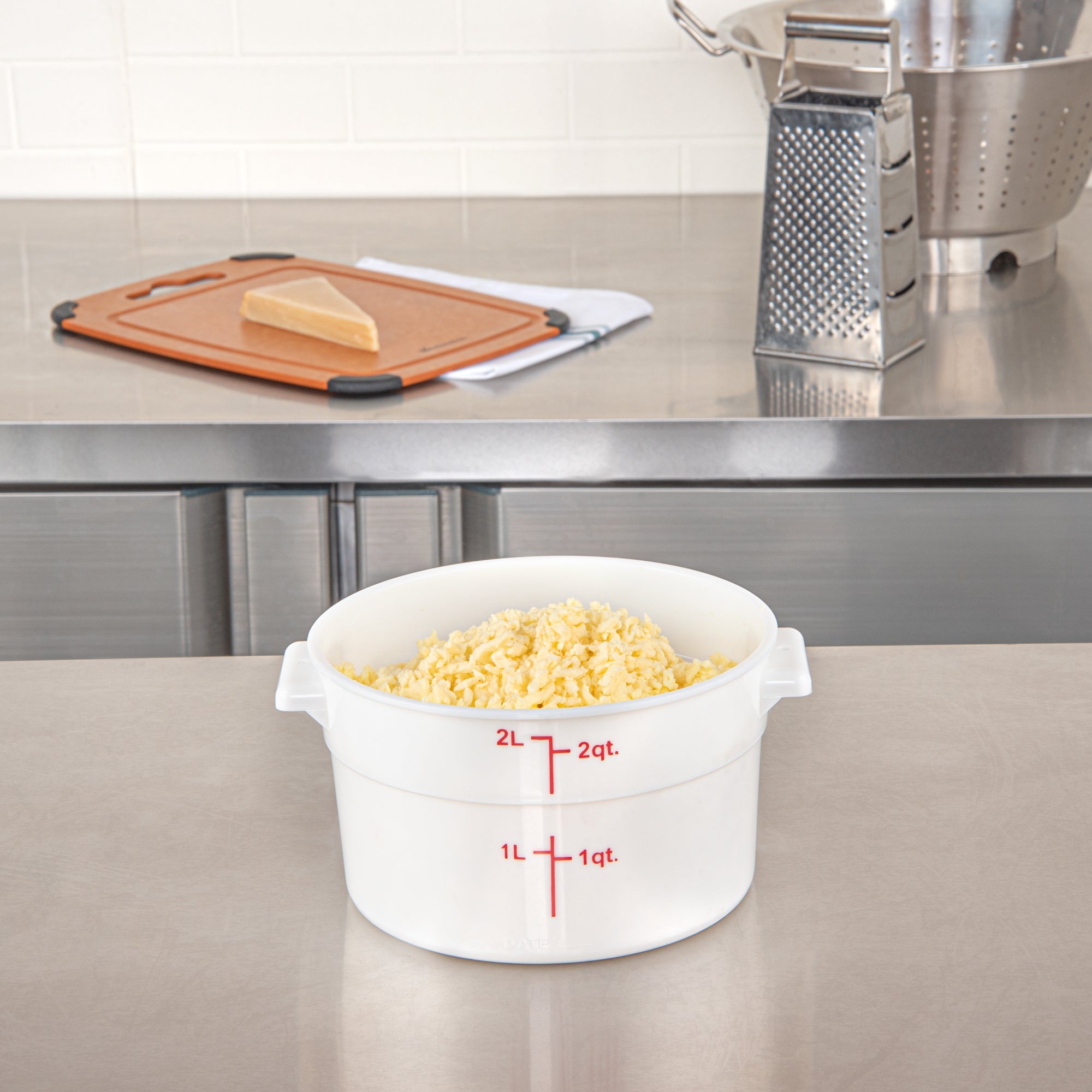Met Lux 2 qt Round White Plastic Food Storage Container - with Red Volume Markers - 7 1/4" x 7 1/4" x 4 1/4" - 10 count box