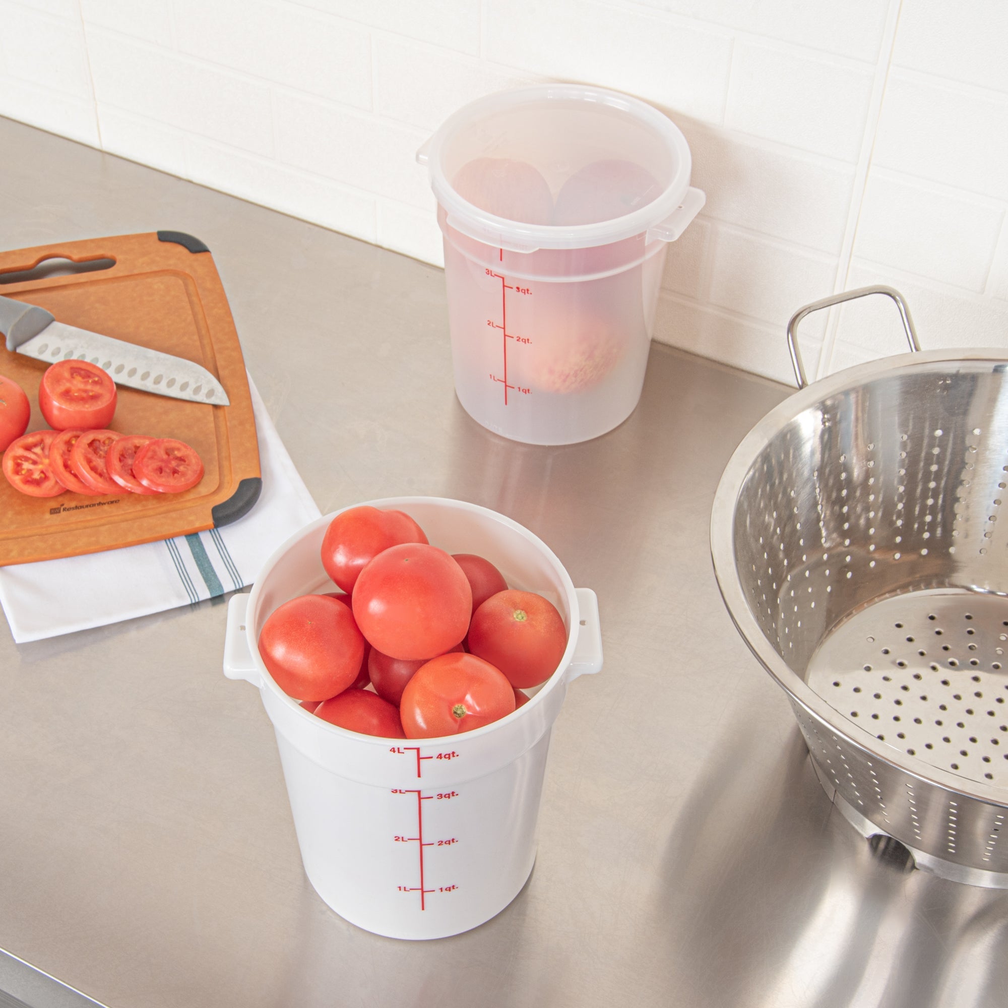 Met Lux 4 qt Round White Plastic Food Storage Container - with Red Volume Markers - 7 1/4" x 7 1/4" x 8 1/2" - 1 count box