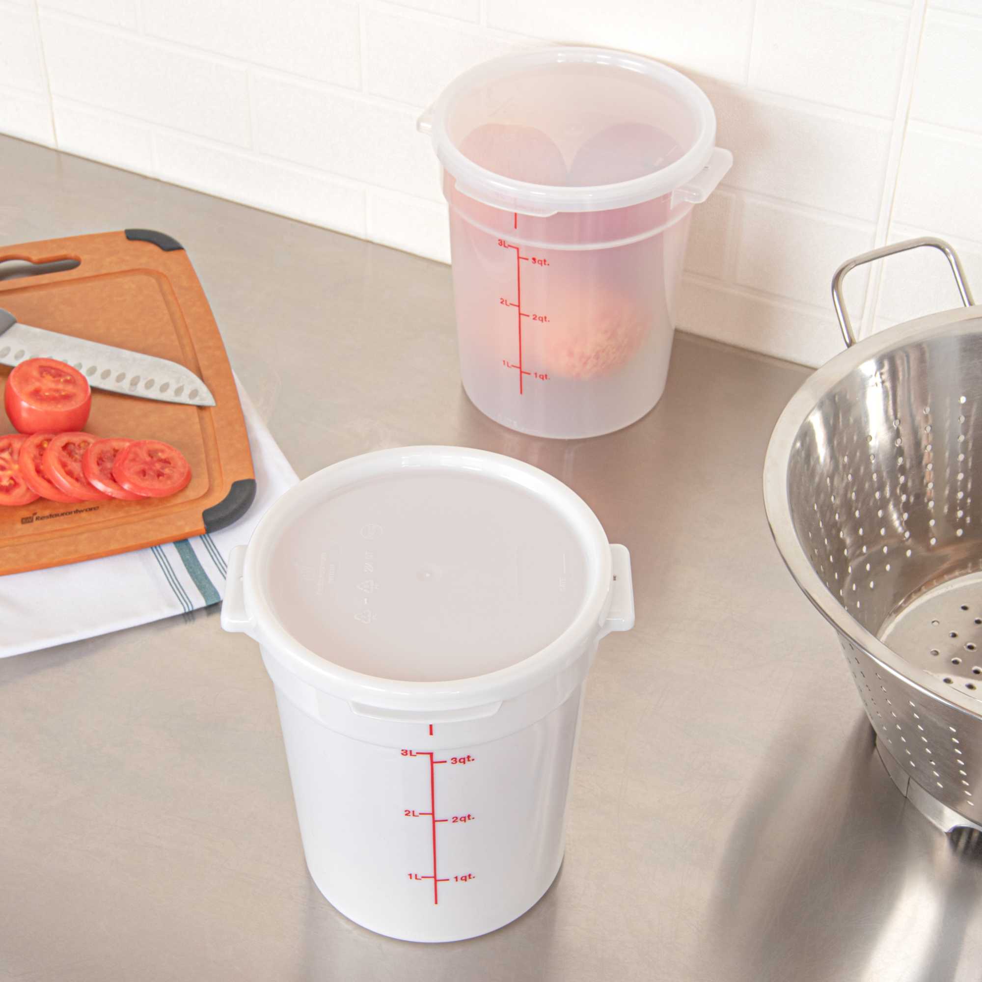 Met Lux Round White Plastic Food Storage Container Lid - Fits 2 and 4 qt - 1 count box