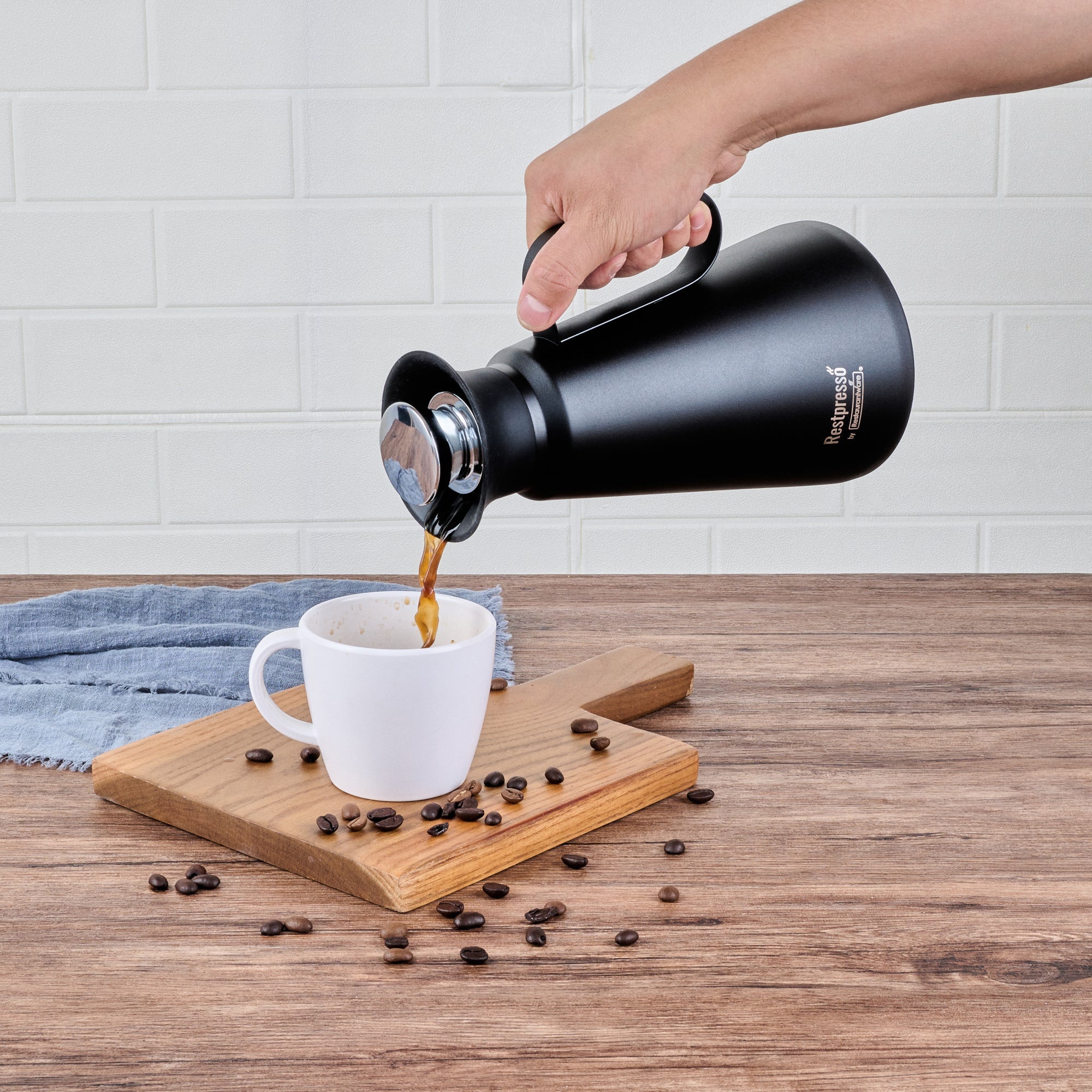 Restpresso 34 oz Black Vacuum Insulated Coffee / Tea Server - 360 Degree Pour - 1 count box