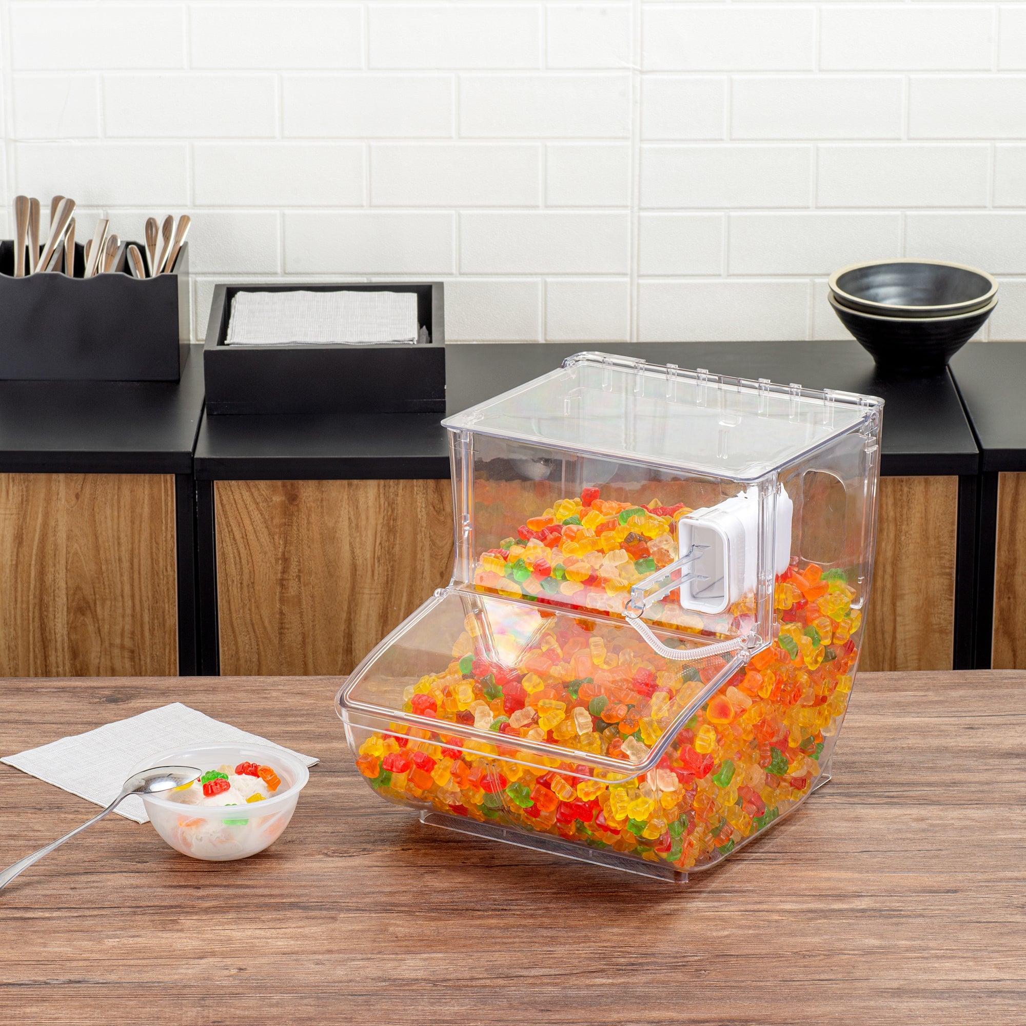 Met Lux 5.25 Gal Clear Plastic Topping Bin - 80 Cup, with Scoop - 16" x 11 3/4" x 13" - 1 count box