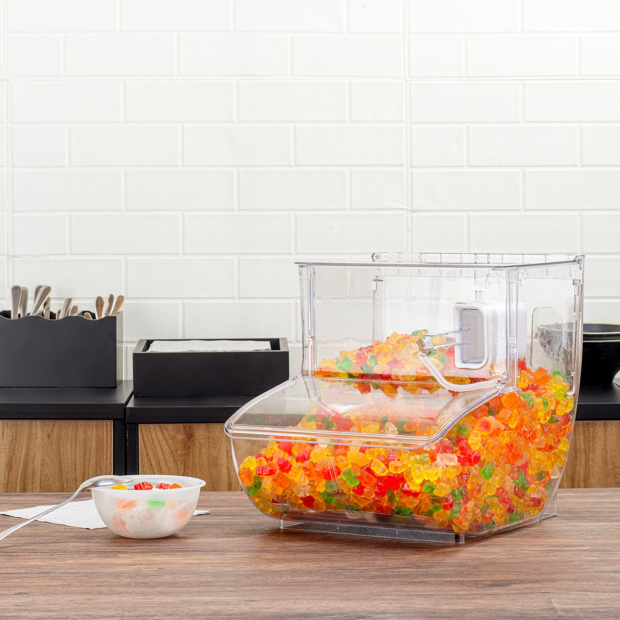 Met Lux 5.25 Gal Clear Plastic Topping Bin - 80 Cup, with Scoop - 16" x 11 3/4" x 13" - 1 count box