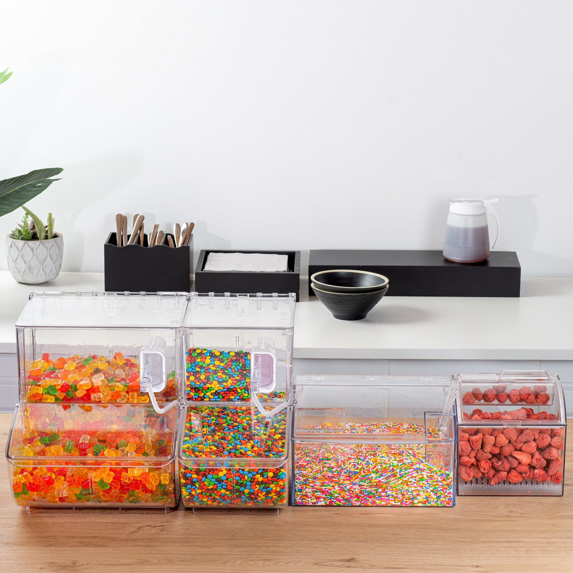 Met Lux 2 Gal Clear Plastic Topping Bin - 30 Cup, with Scoop - 7" x 9 3/4" x 11 3/4" - 1 count box