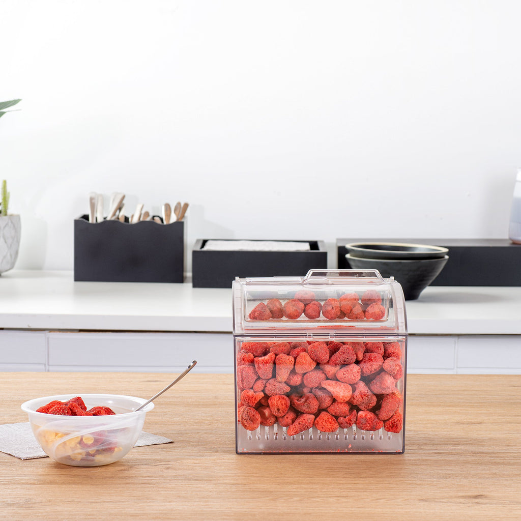 Met Lux 1.5 Gal Clear Plastic Topping Bin - 25 Cup, with Scoop - 7 3/4" x 6 3/4" x 7 3/4" - 1 count box