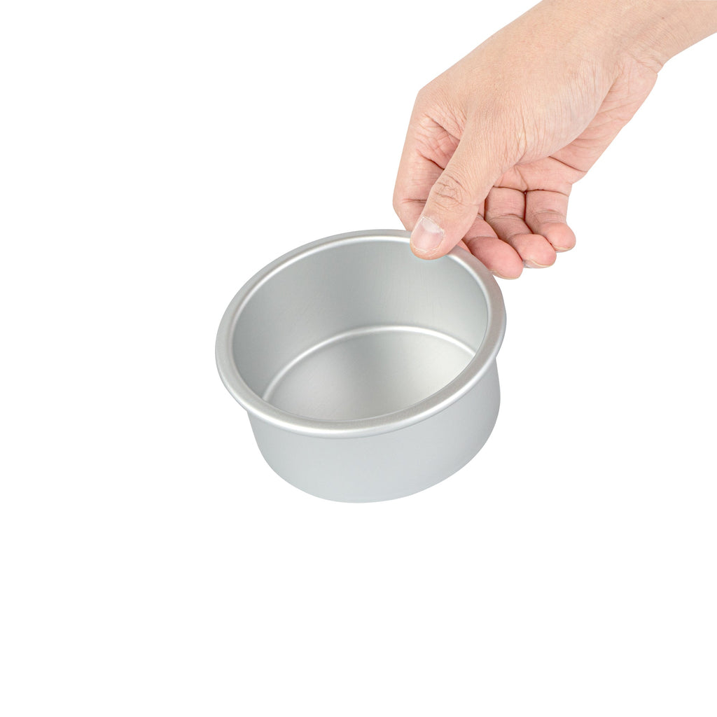 Met Lux Round Aluminum Straight-Sided Cake Pan - 4" x 4" x 2" - 12 count box