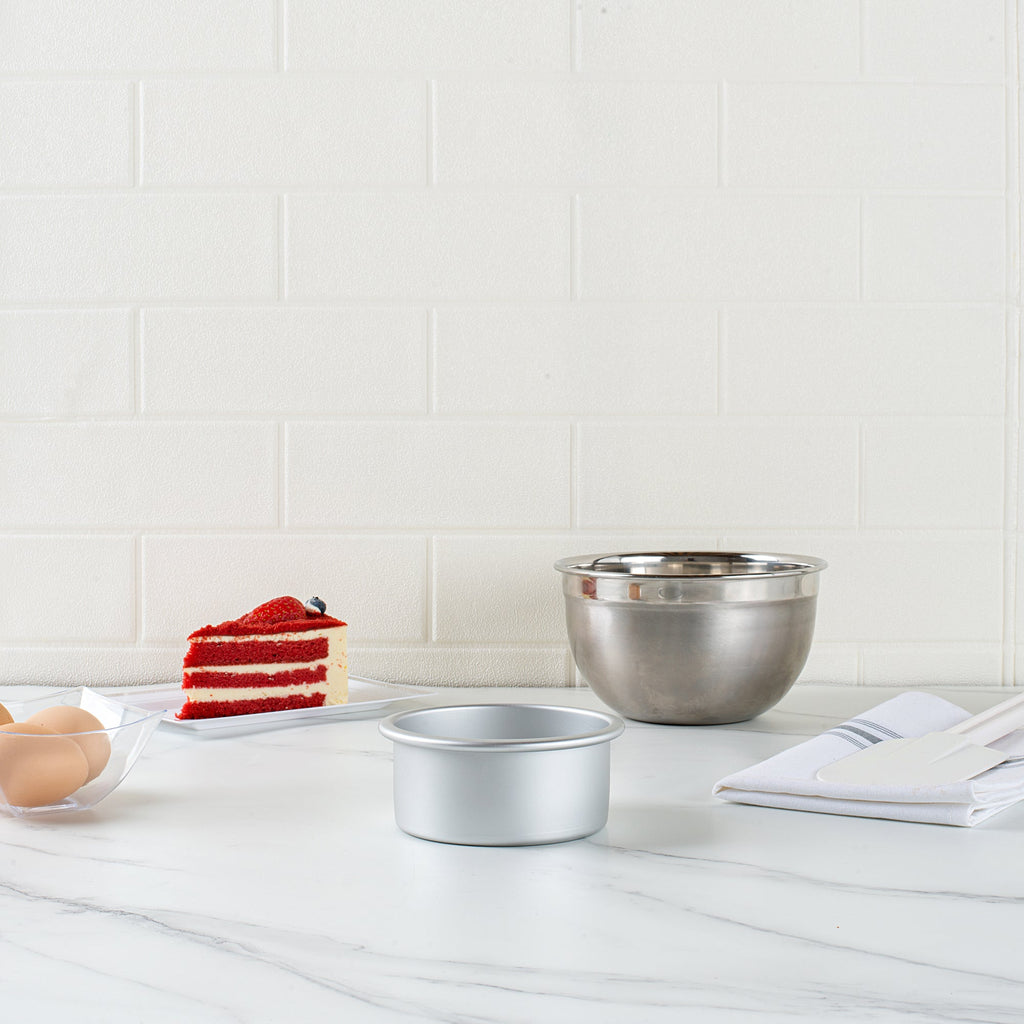 Met Lux Round Aluminum Straight-Sided Cake Pan - 4" x 4" x 2" - 12 count box