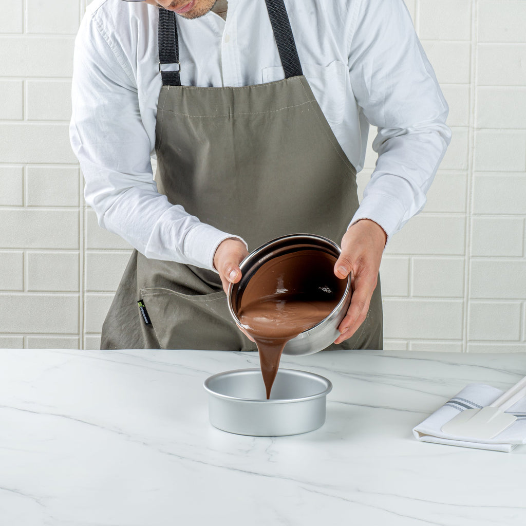 Met Lux Round Aluminum Straight-Sided Cake Pan - 6" x 6" x 2" - 1 count box