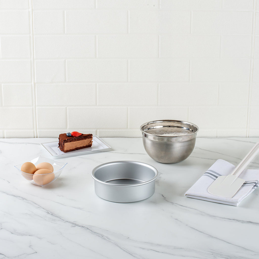 Met Lux Round Aluminum Straight-Sided Cake Pan - 6" x 6" x 2" - 12 count box