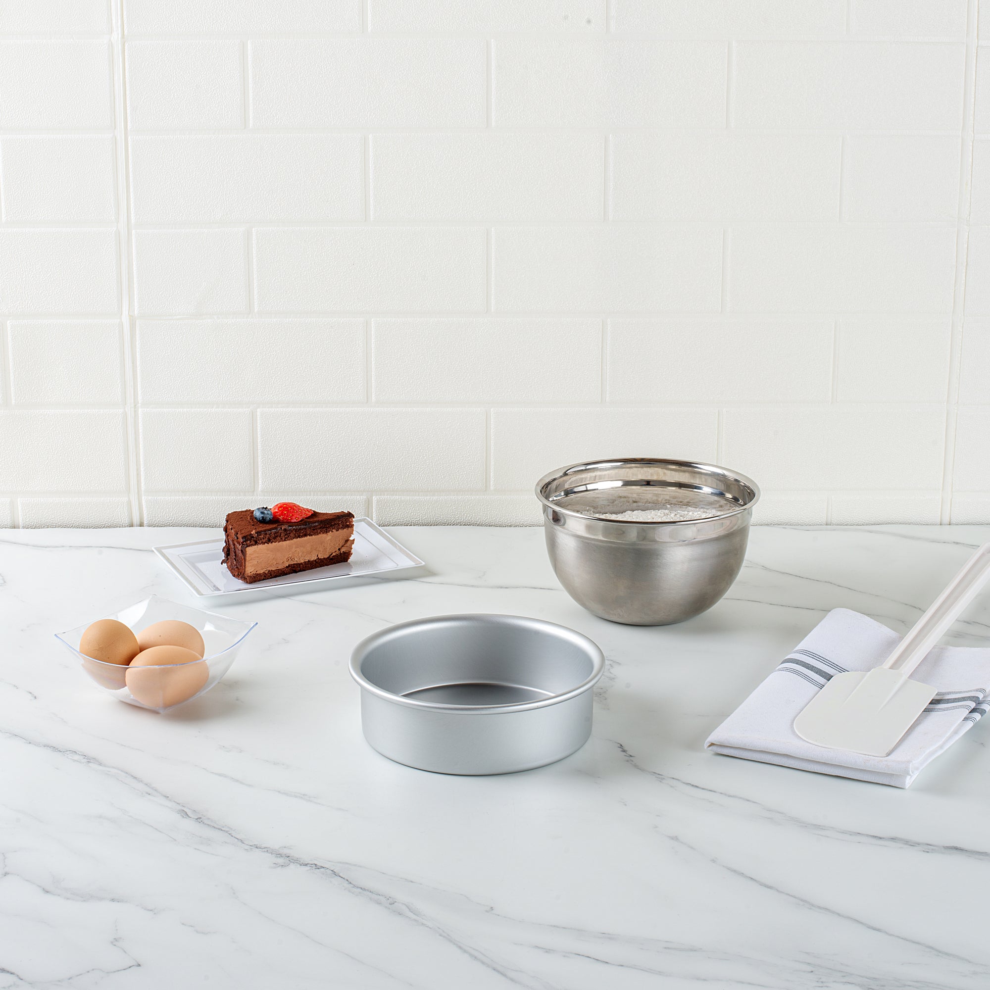 Met Lux Round Aluminum Straight-Sided Cake Pan - 6" x 6" x 2" - 12 count box