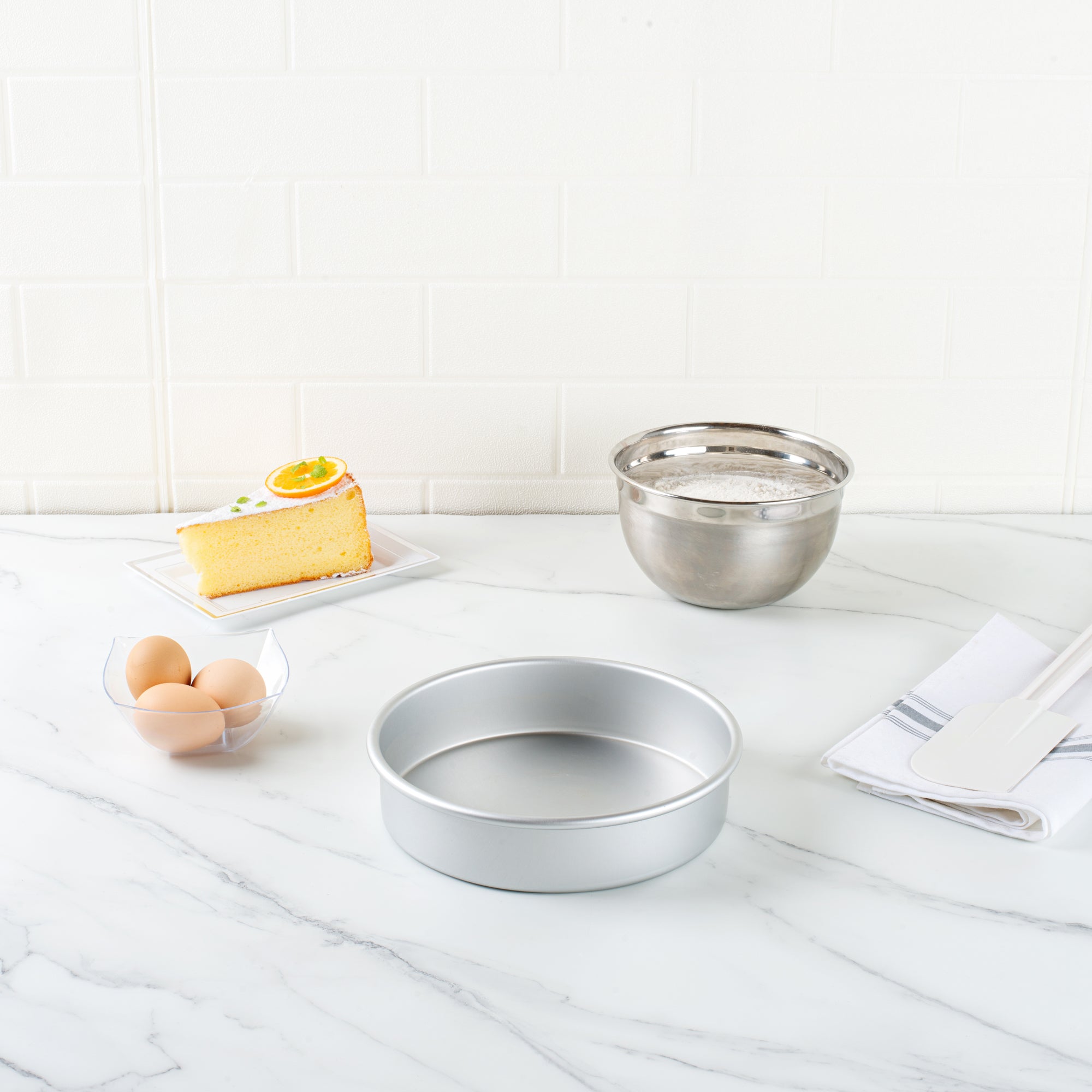 Met Lux Round Aluminum Straight-Sided Cake Pan - 8" x 8" x 2" - 1 count box
