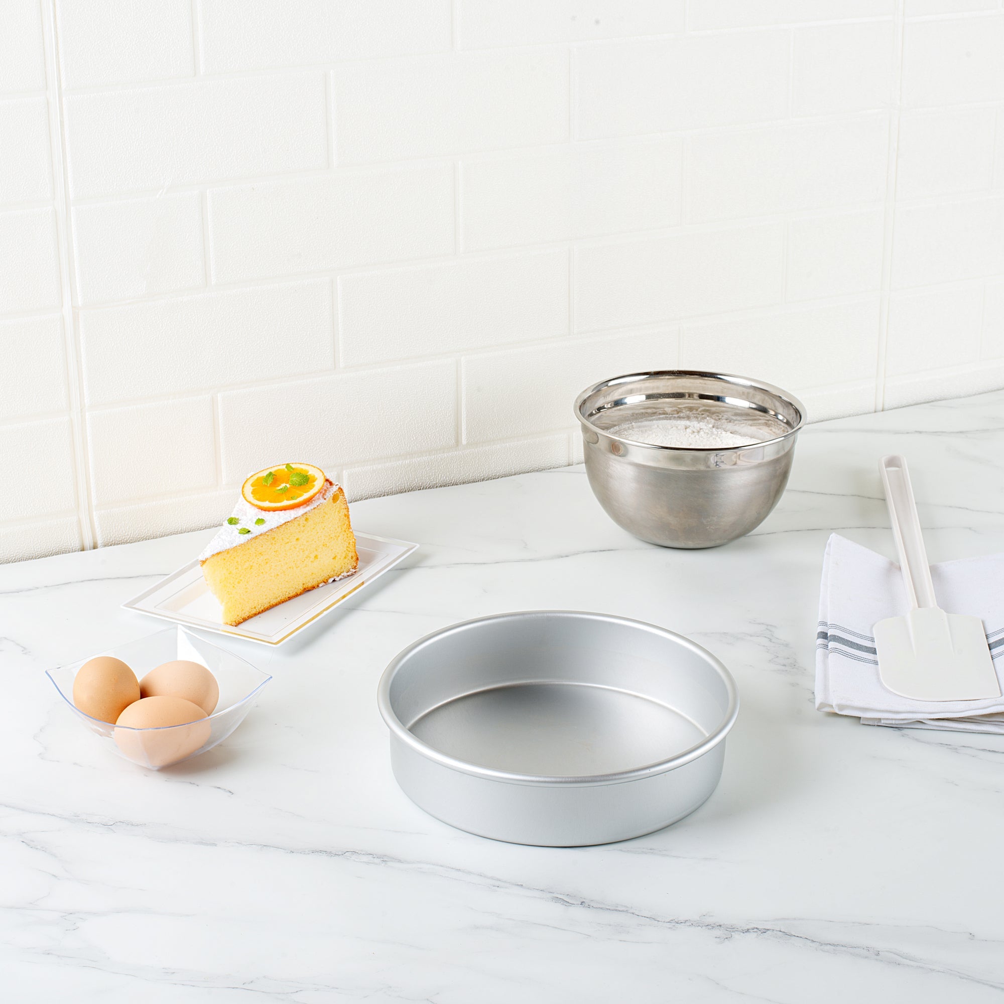 Met Lux Round Aluminum Straight-Sided Cake Pan - 8" x 8" x 2" - 1 count box