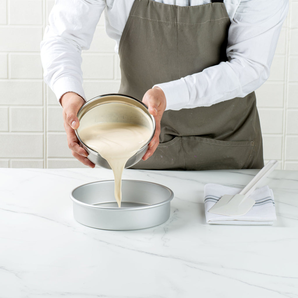 Met Lux Round Aluminum Straight-Sided Cake Pan - 8" x 8" x 2" - 12 count box