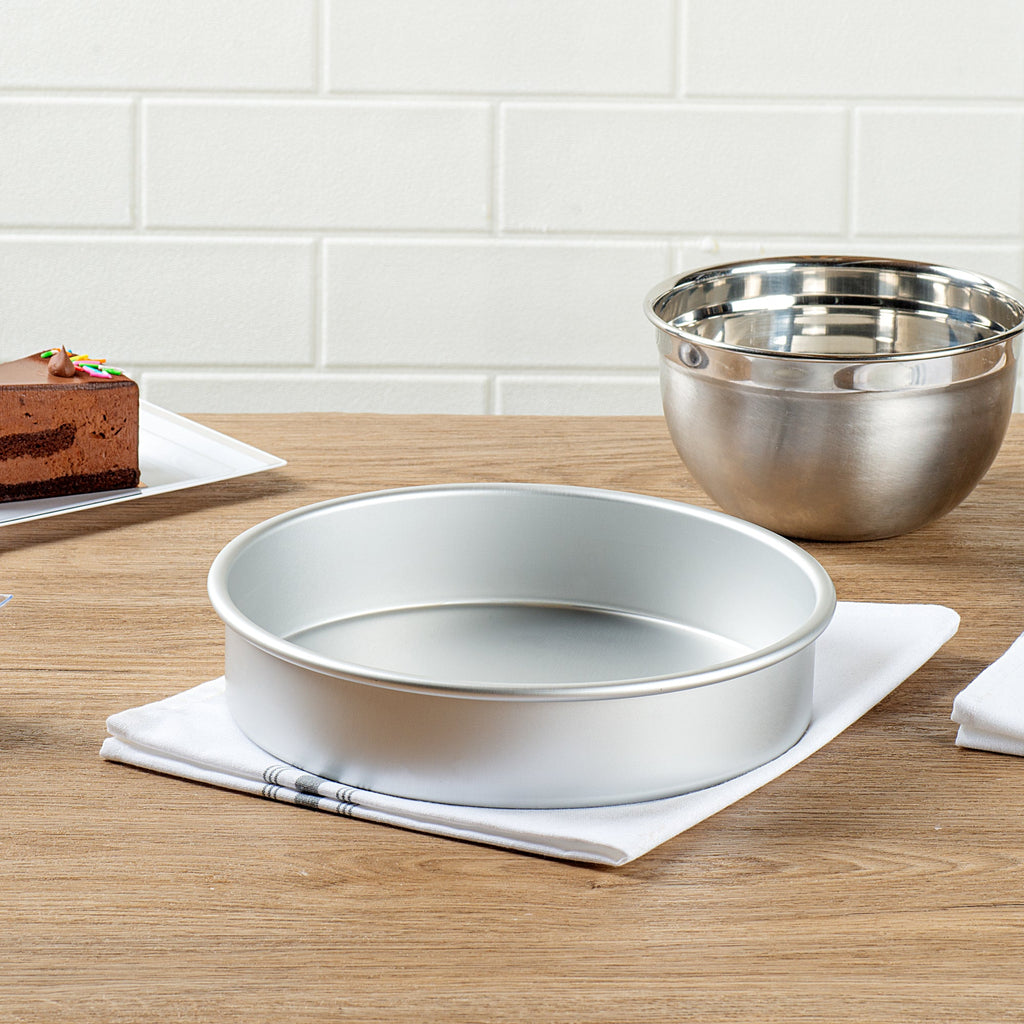 Met Lux Round Aluminum Straight-Sided Cake Pan - 9" x 9" x 2" - 12 count box