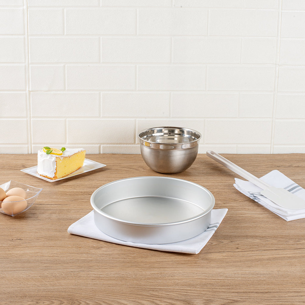 Met Lux Round Aluminum Straight-Sided Cake Pan - 10" x 10" x 2" - 12 count box