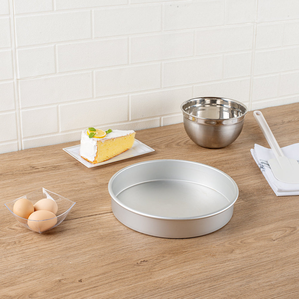 Met Lux Round Aluminum Straight-Sided Cake Pan - 10" x 10" x 2" - 12 count box