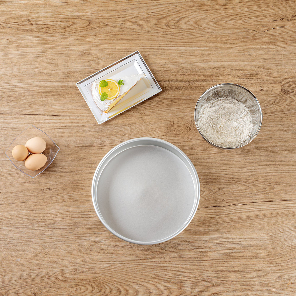Met Lux Round Aluminum Straight-Sided Cake Pan - 10" x 10" x 2" - 12 count box