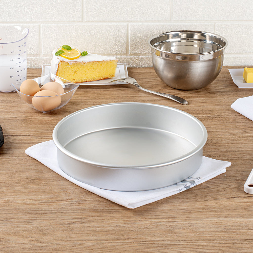Met Lux Round Aluminum Straight-Sided Cake Pan - 10" x 10" x 2" - 12 count box