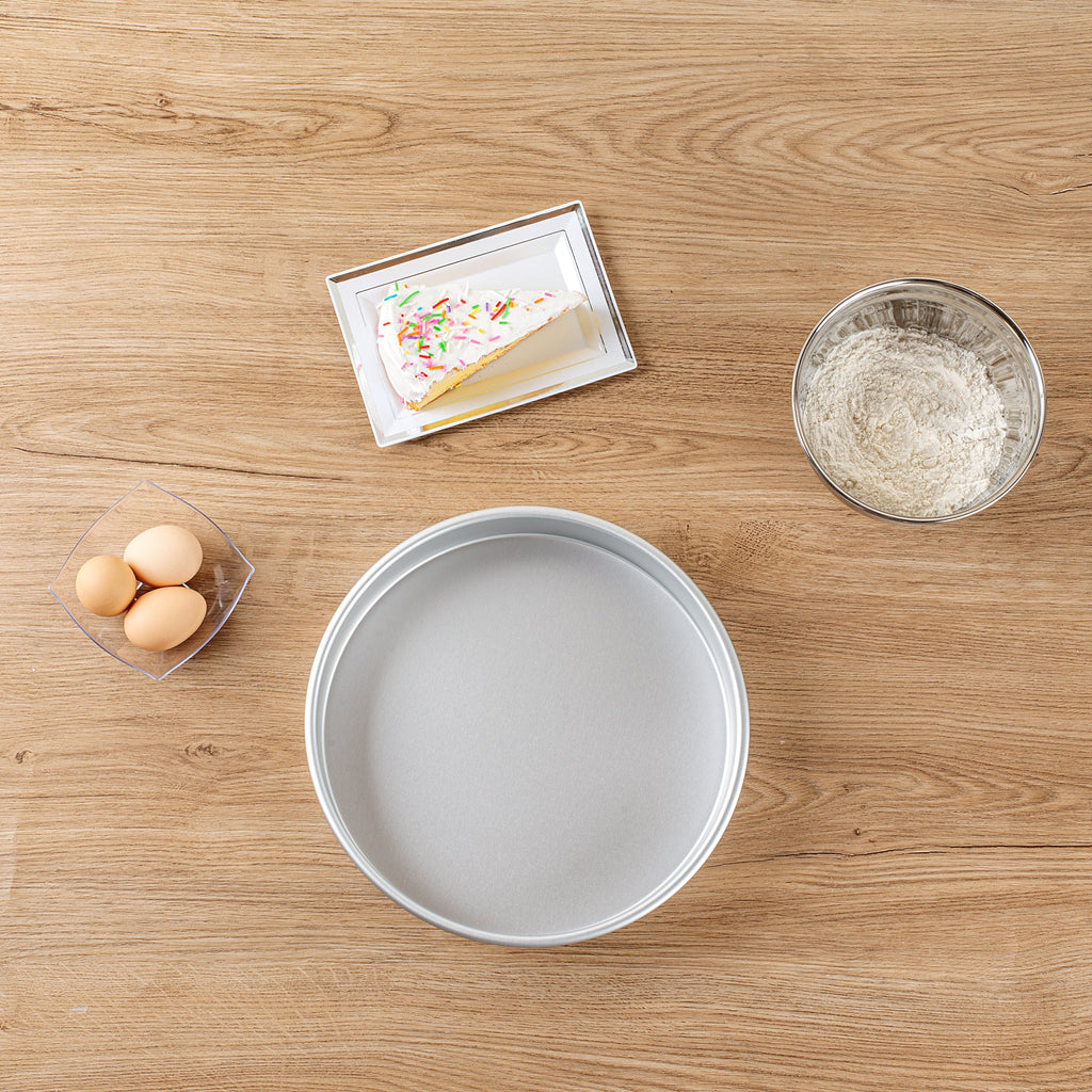 Met Lux Round Aluminum Straight-Sided Cake Pan - 11" x 11" x 2" - 1 count box