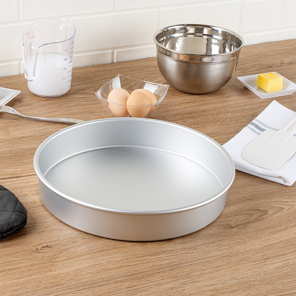 Met Lux Round Aluminum Straight-Sided Cake Pan - 11" x 11" x 2" - 1 count box