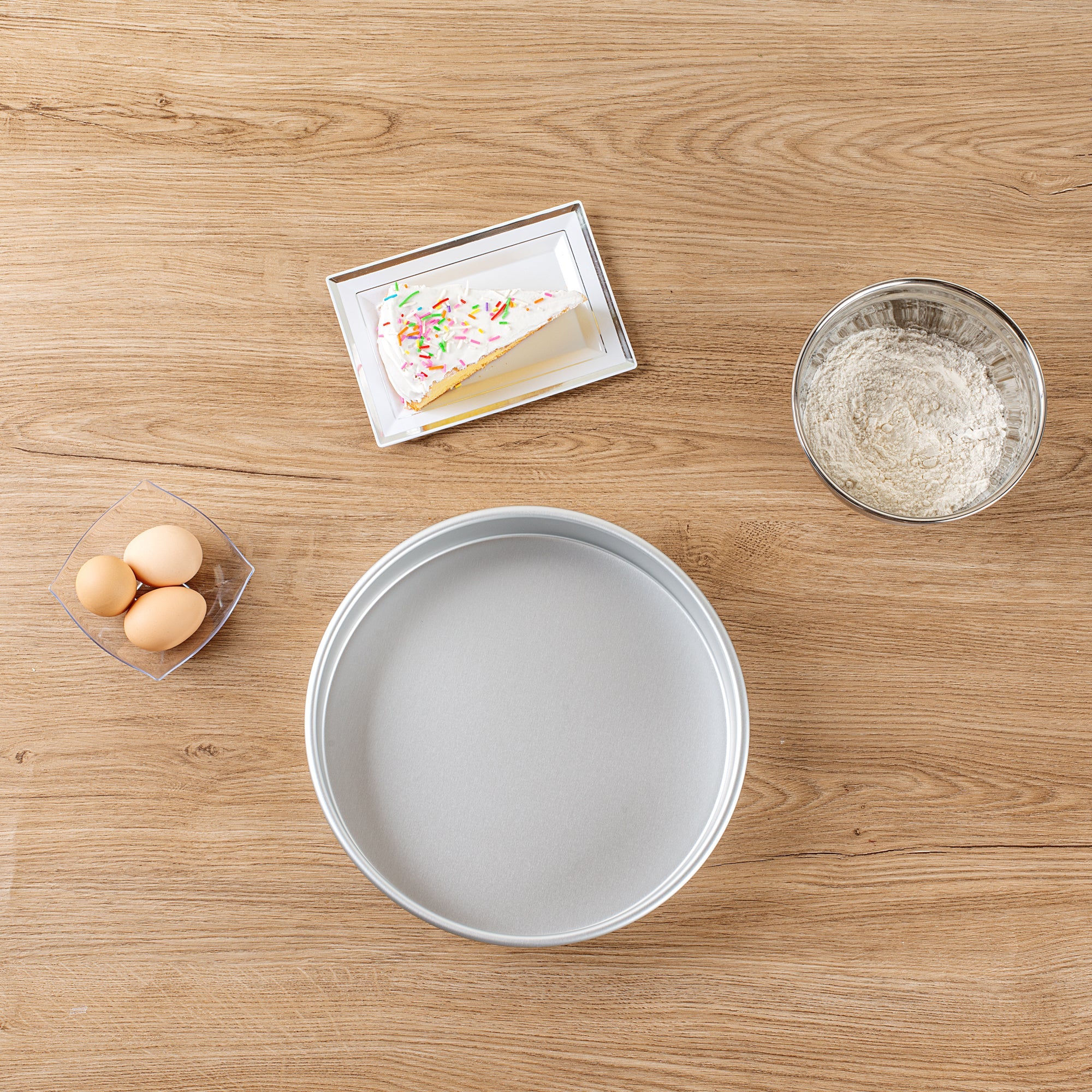 Met Lux Round Aluminum Straight-Sided Cake Pan - 11" x 11" x 2" - 12 count box