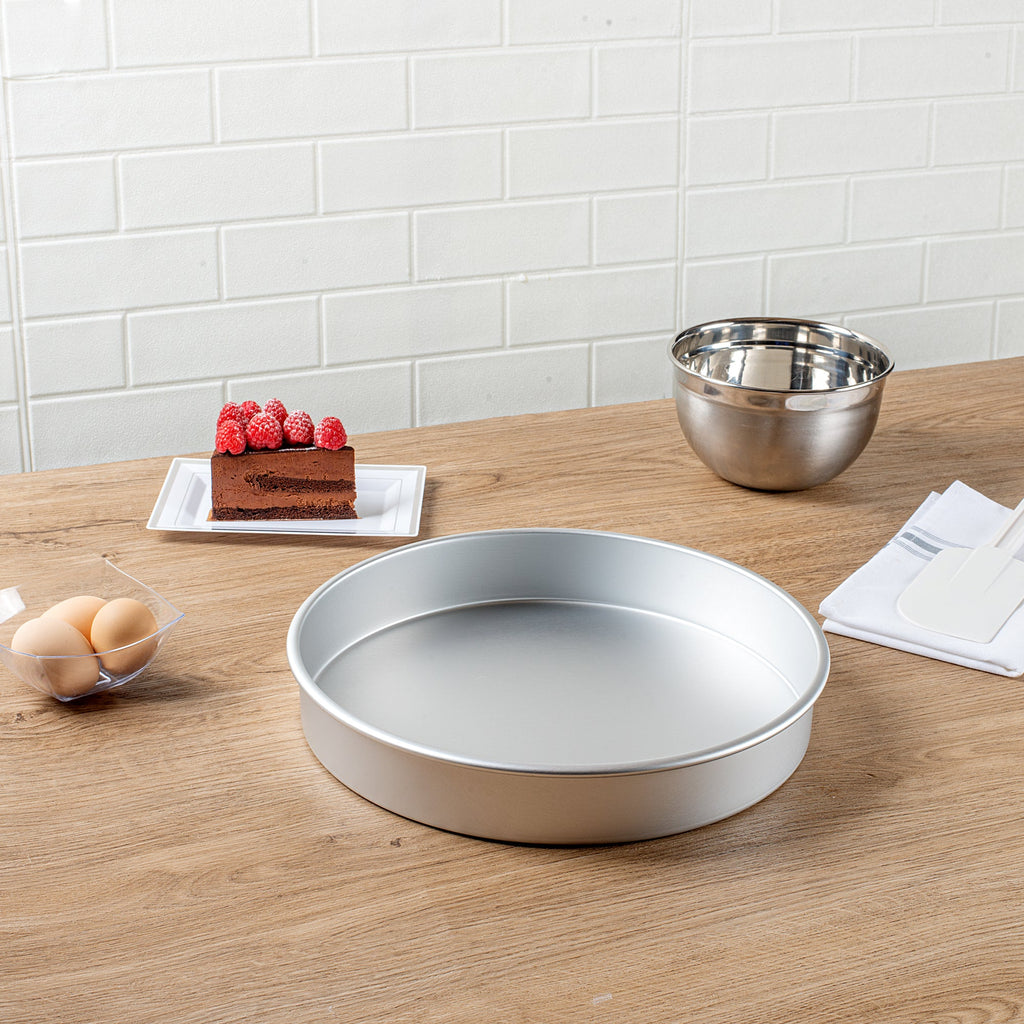 Met Lux Round Aluminum Straight-Sided Cake Pan - 12" x 12" x 2" - 12 count box