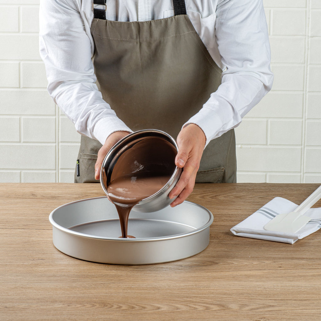 Met Lux Round Aluminum Straight-Sided Cake Pan - 12" x 12" x 2" - 12 count box