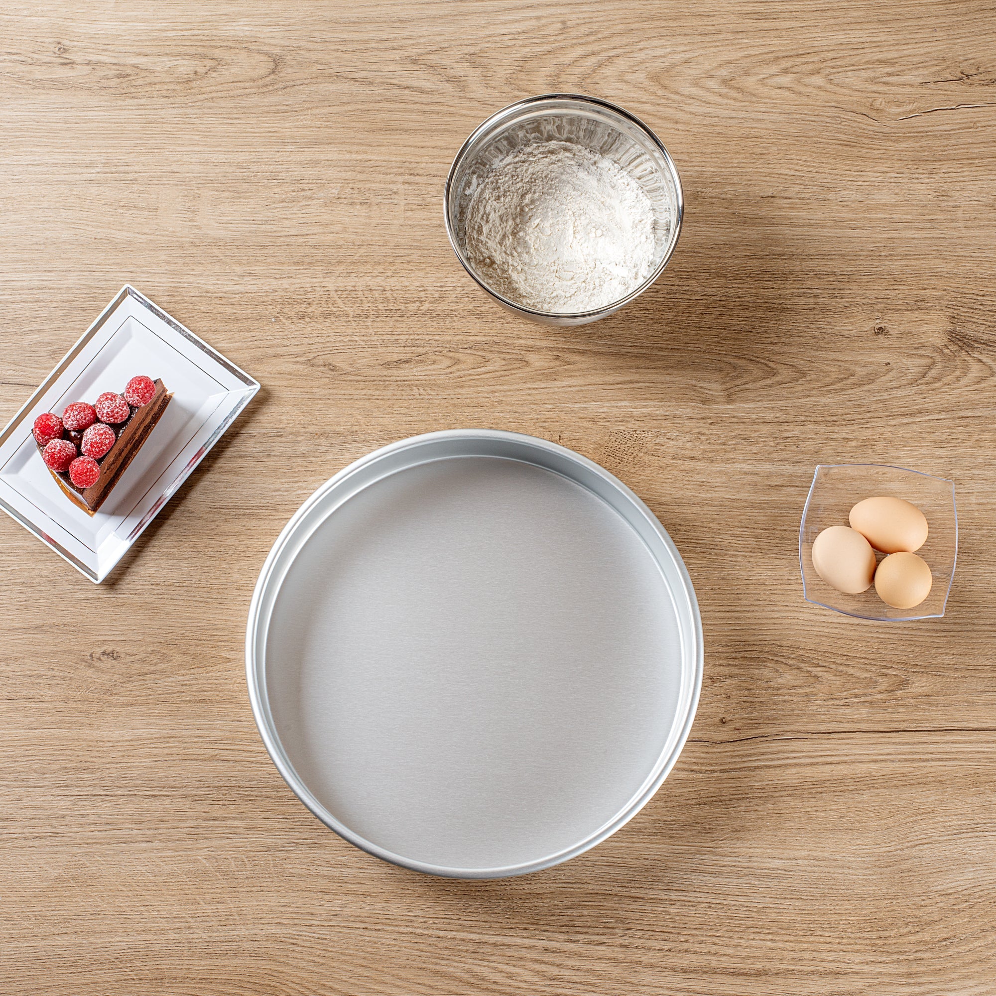 Met Lux Round Aluminum Straight-Sided Cake Pan - 12" x 12" x 2" - 12 count box