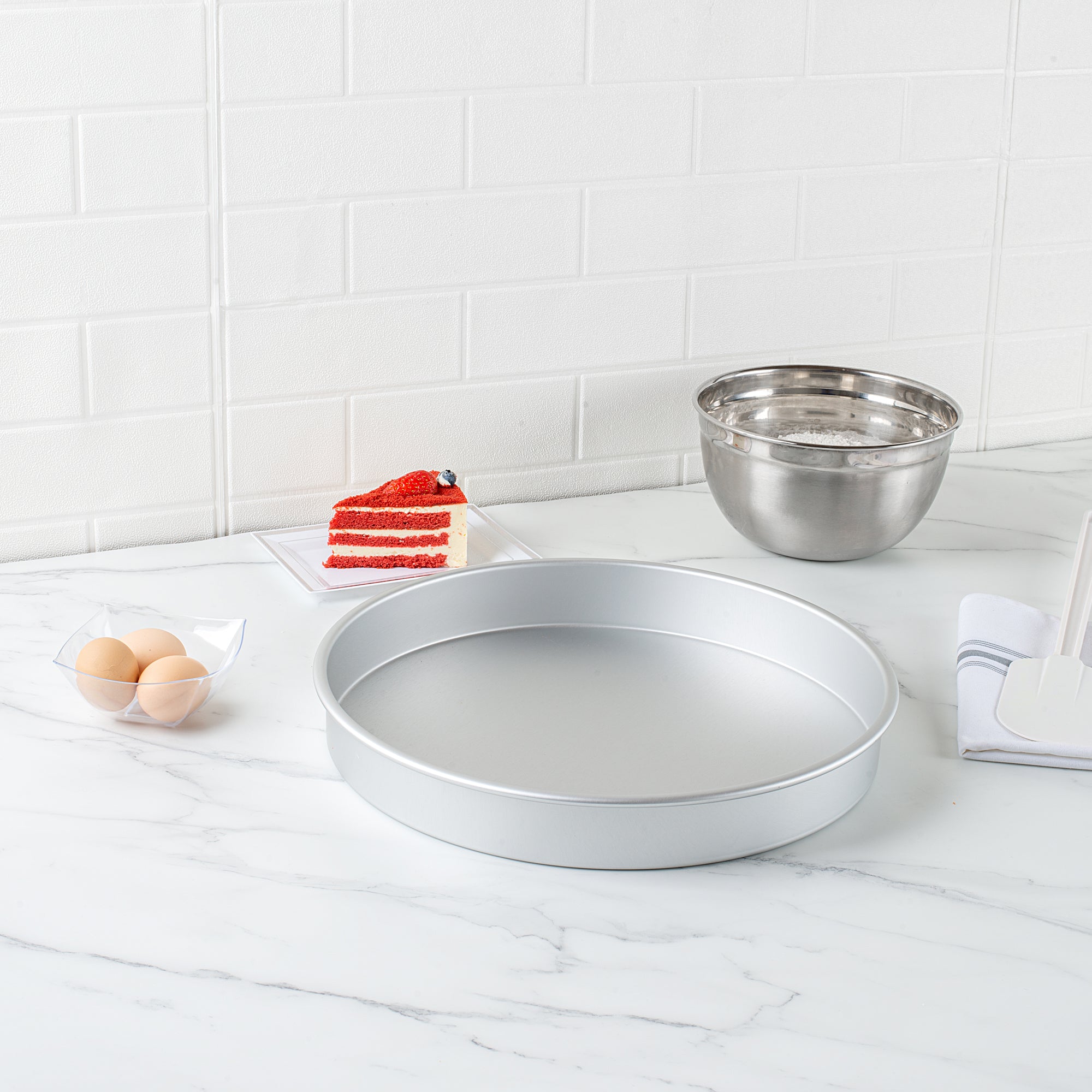 Met Lux Round Aluminum Straight-Sided Cake Pan - 14" x 14" x 2" - 1 count box