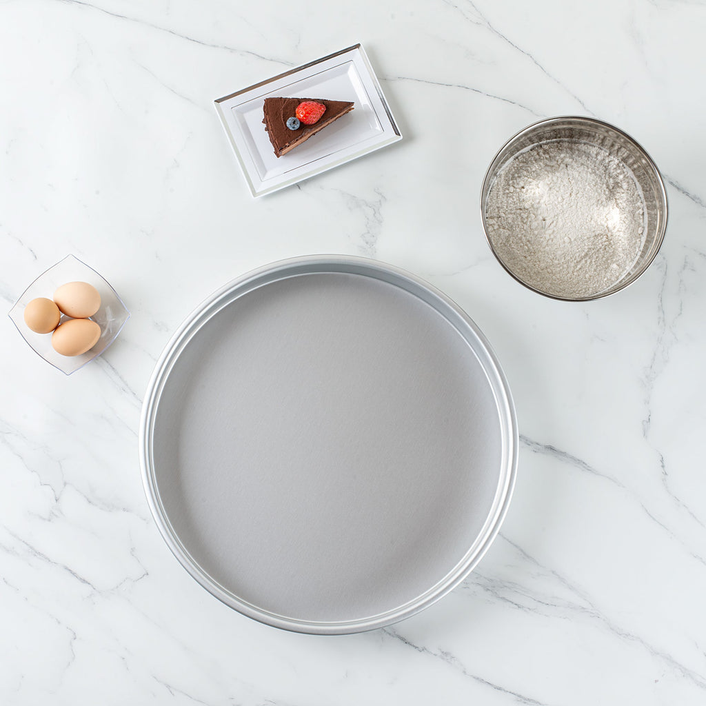Met Lux Round Aluminum Straight-Sided Cake Pan - 16" x 16" x 2" - 1 count box