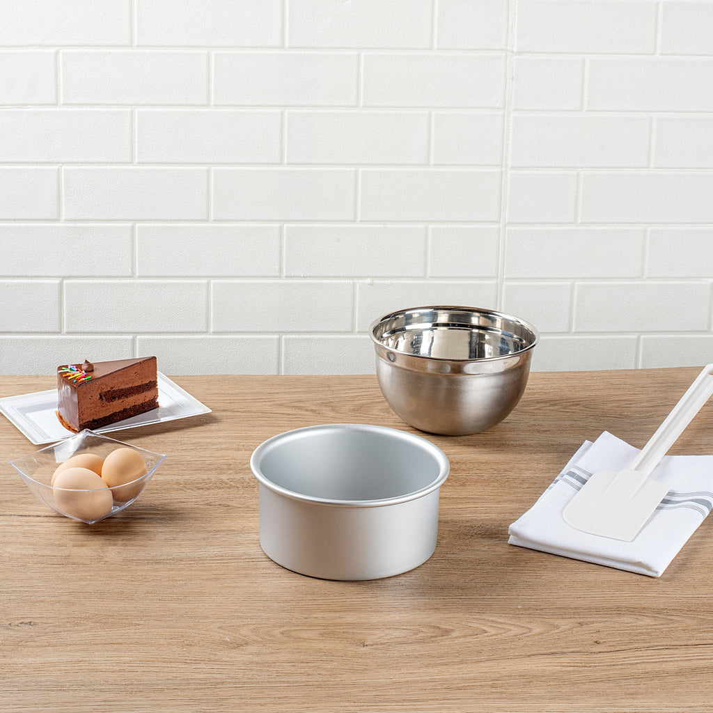 Met Lux Round Aluminum Straight-Sided Cake Pan - 6" x 6" x 3" - 12 count box