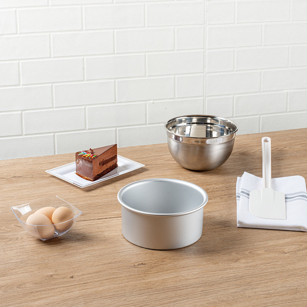 Met Lux Round Aluminum Straight-Sided Cake Pan - 6" x 6" x 3" - 12 count box