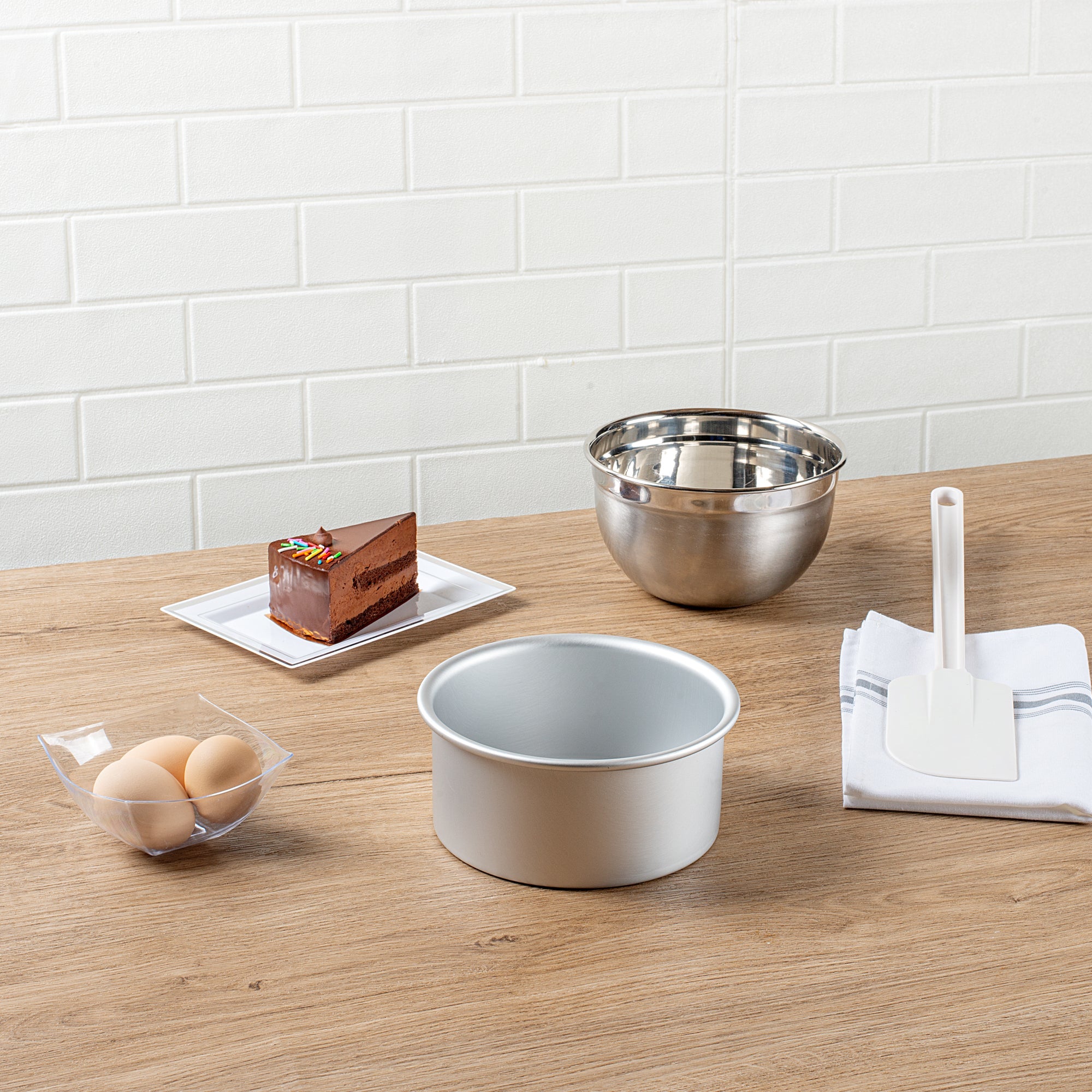 Met Lux Round Aluminum Straight-Sided Cake Pan - 6" x 6" x 3" - 12 count box