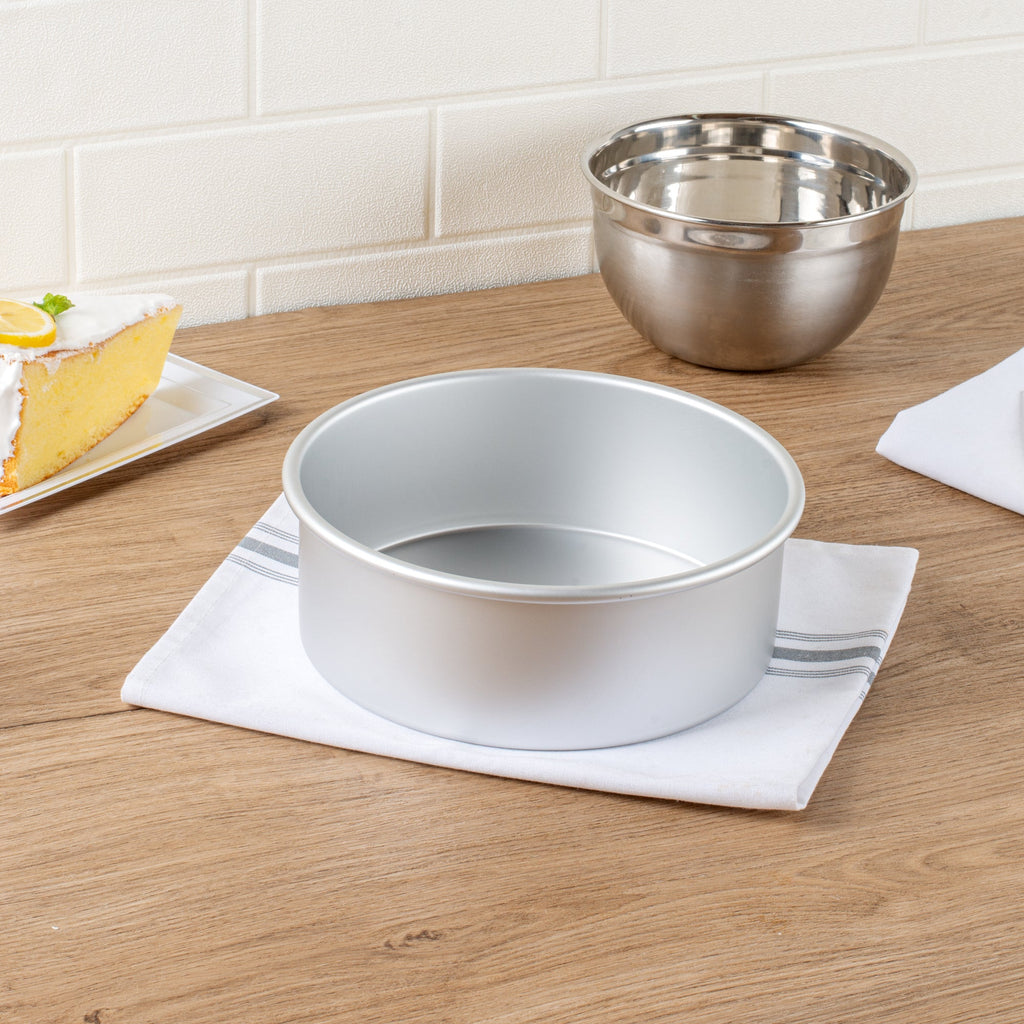 Met Lux Round Aluminum Straight-Sided Cake Pan - 8" x 8" x 3" - 1 count box