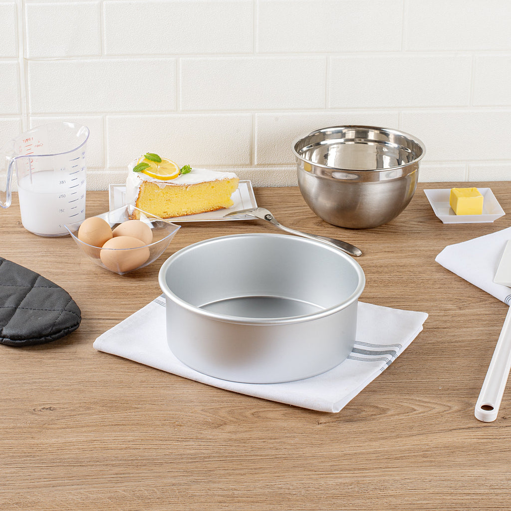 Met Lux Round Aluminum Straight-Sided Cake Pan - 8" x 8" x 3" - 1 count box