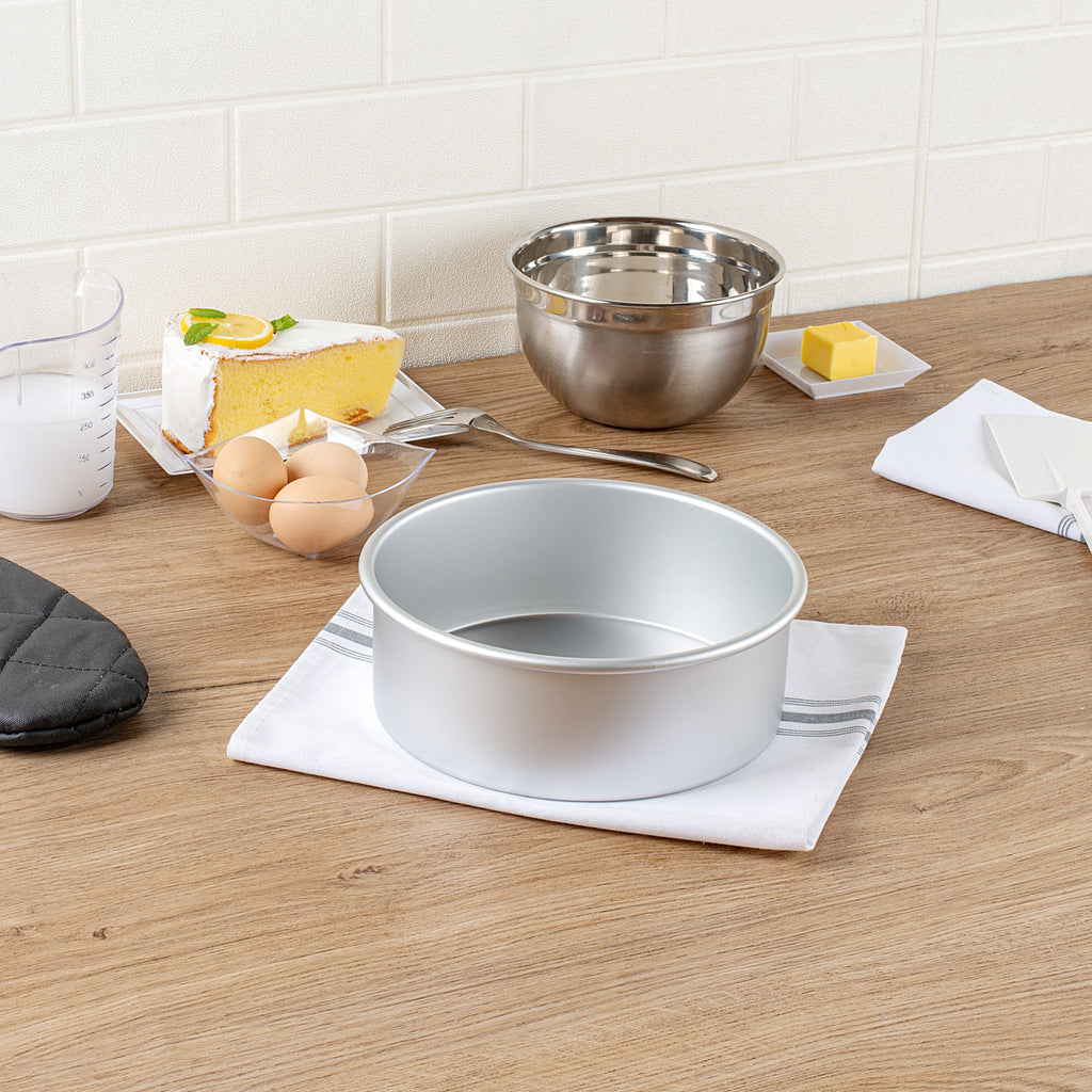 Met Lux Round Aluminum Straight-Sided Cake Pan - 8" x 8" x 3" - 1 count box